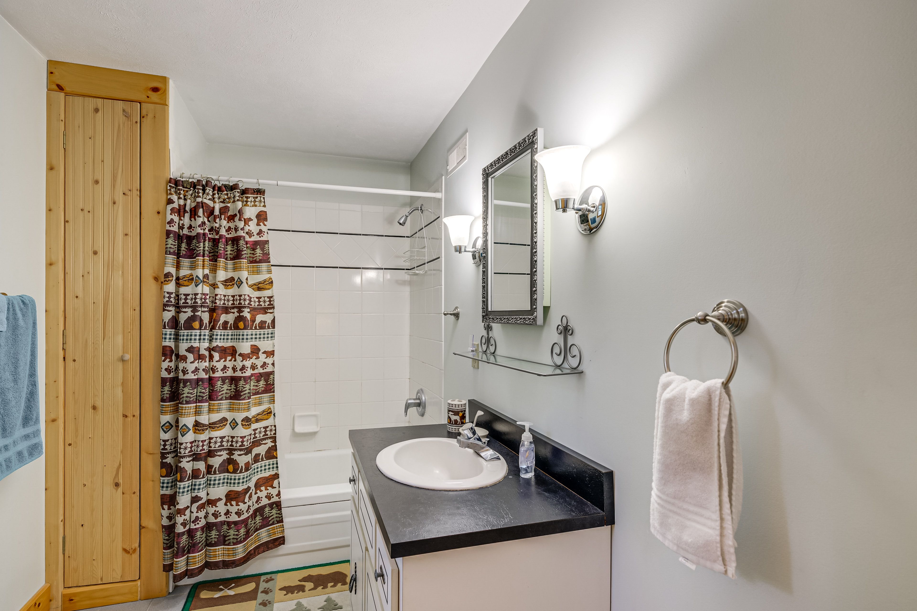 Bathroom | Upper Floor