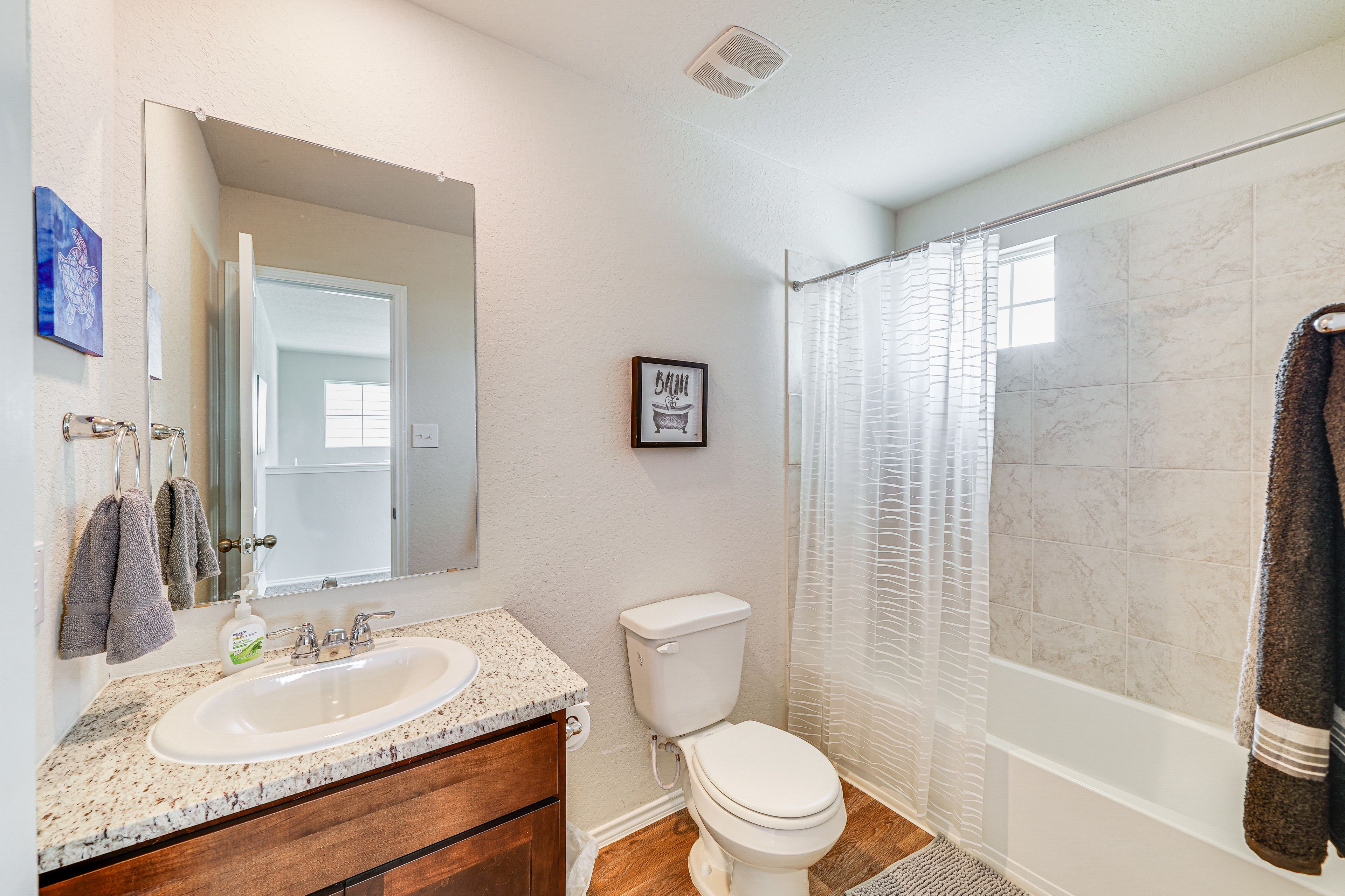 Full Bathroom | 2nd Floor