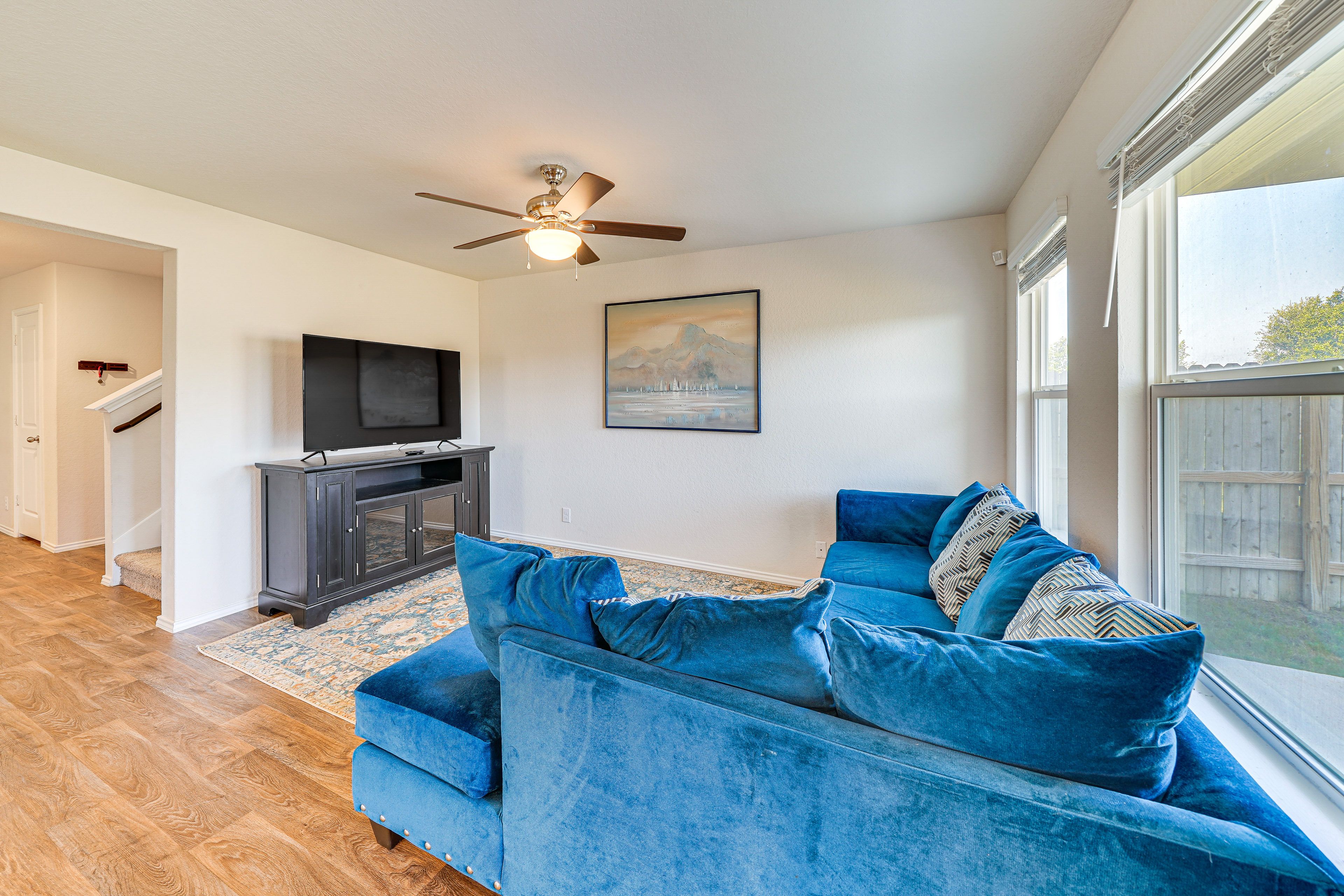 Living Room | Free WiFi | Smart TV | 1st Floor