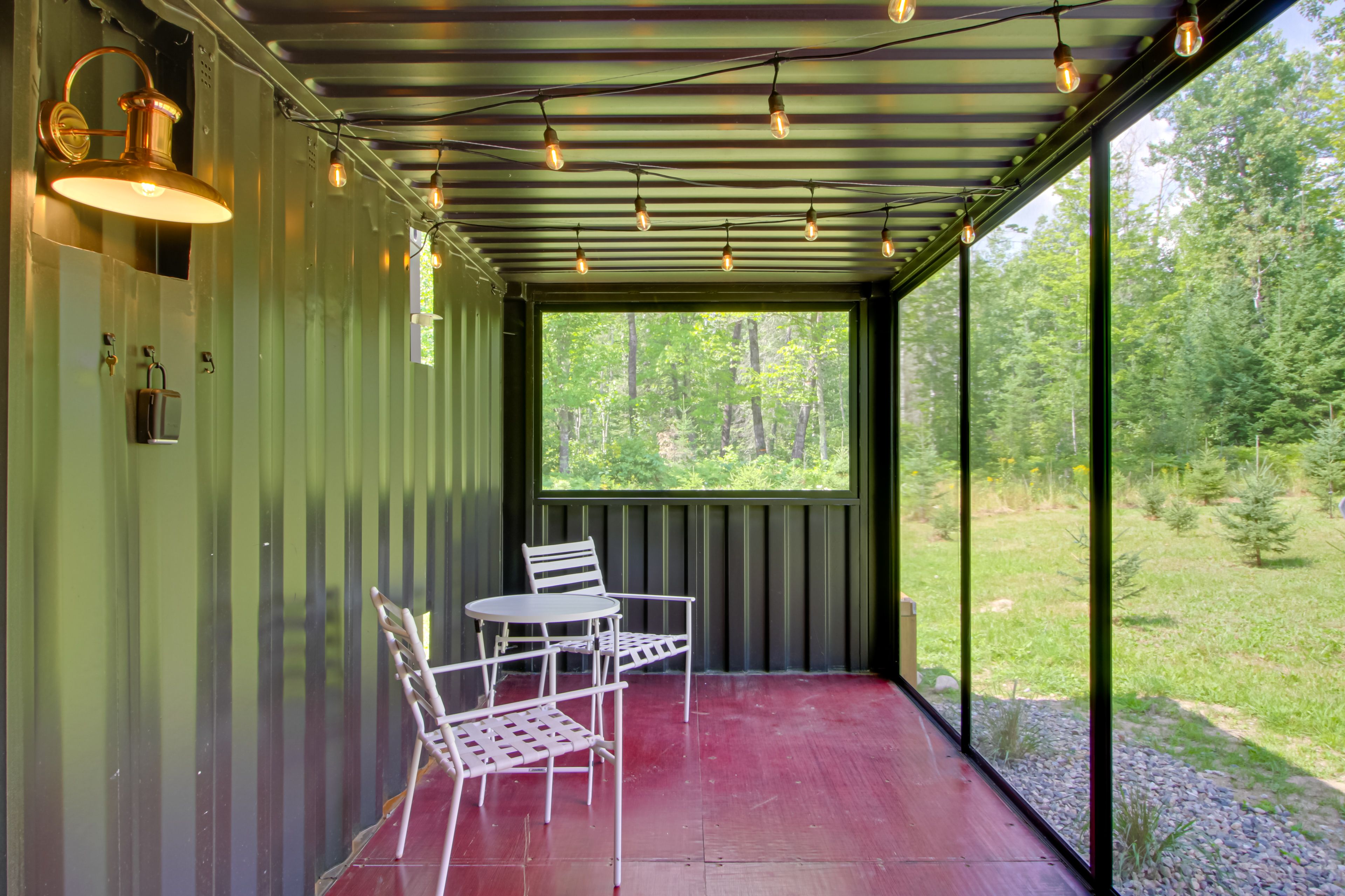 Screened Patio | Outdoor Seating