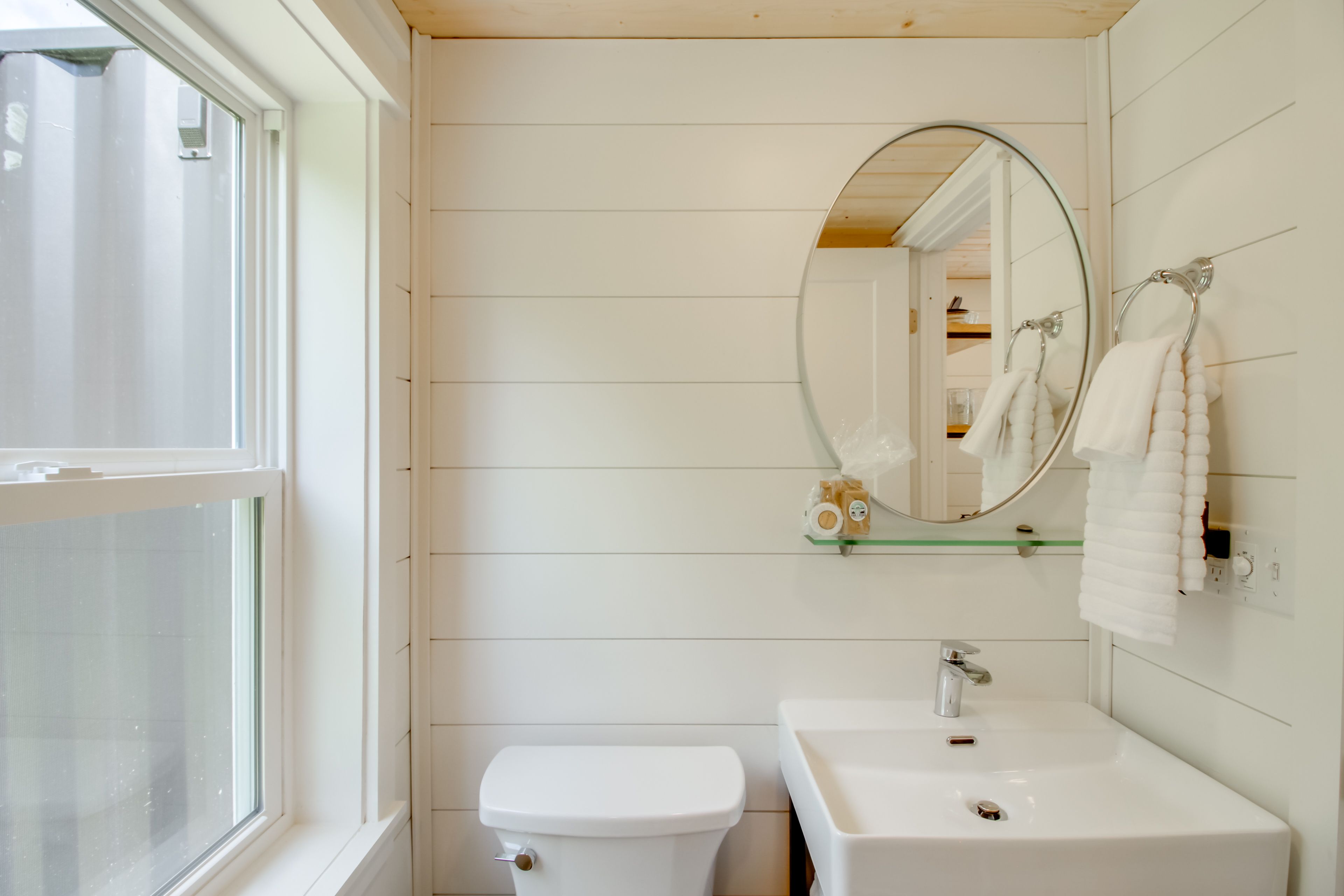 Full Bathroom | Complimentary Toiletries | Linens & Towels Provided