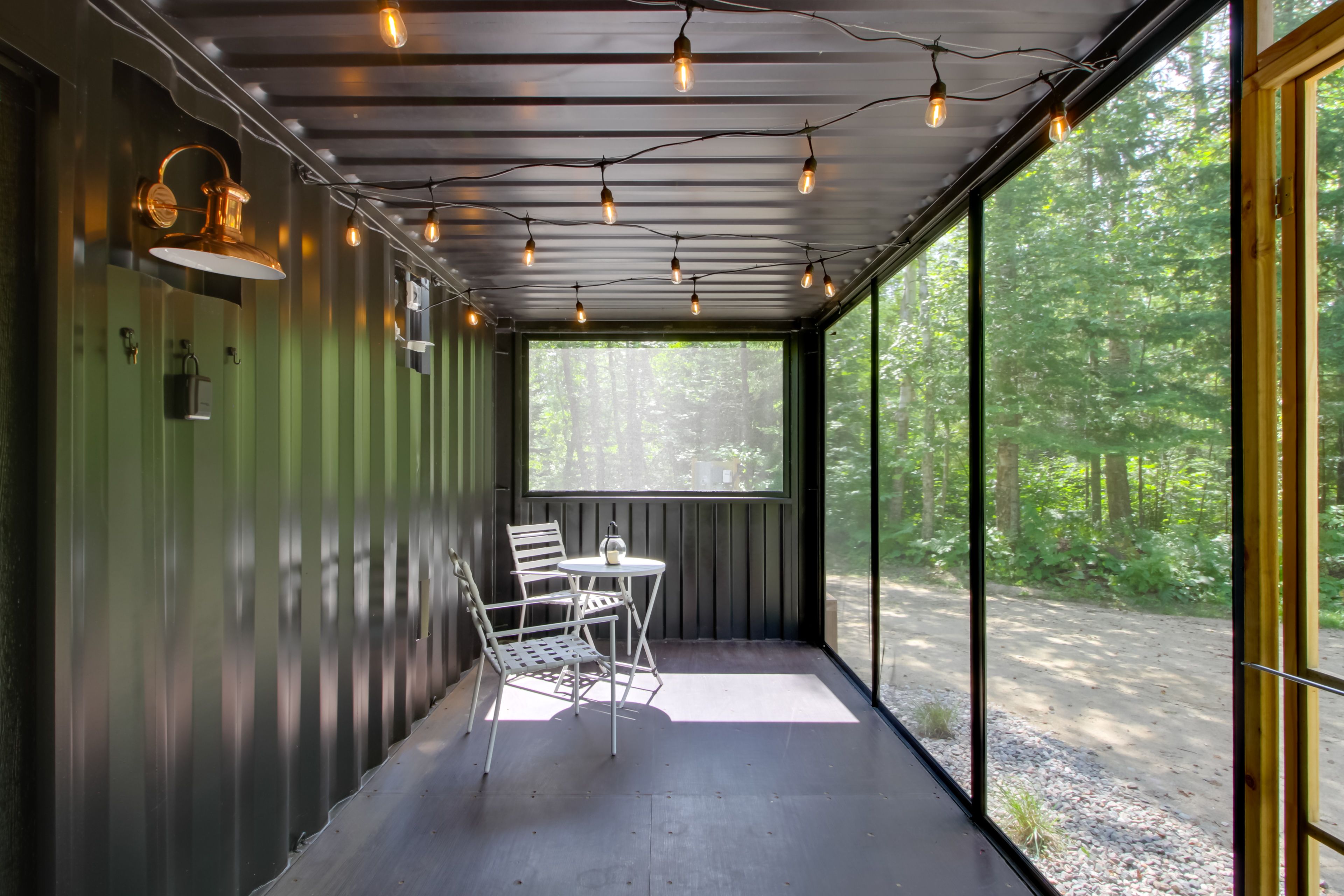 Screened Patio | Outdoor Seating