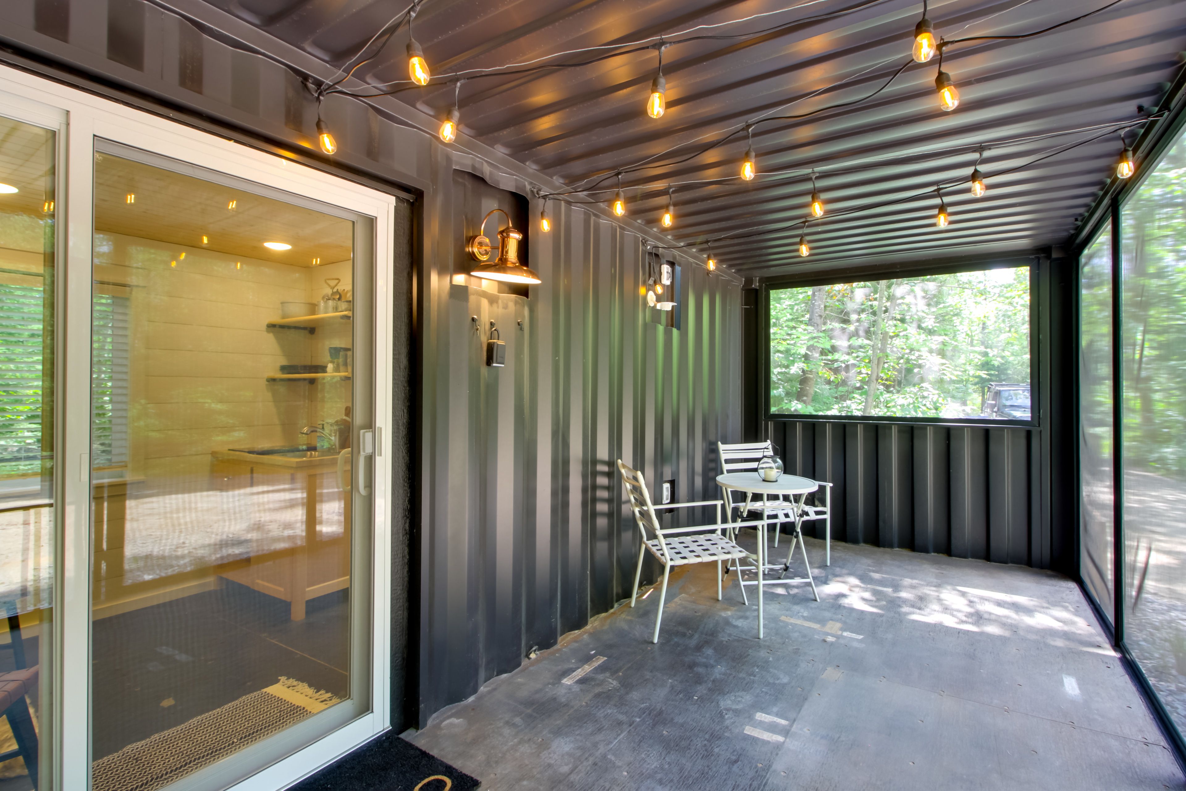 Screened Patio | Outdoor Seating