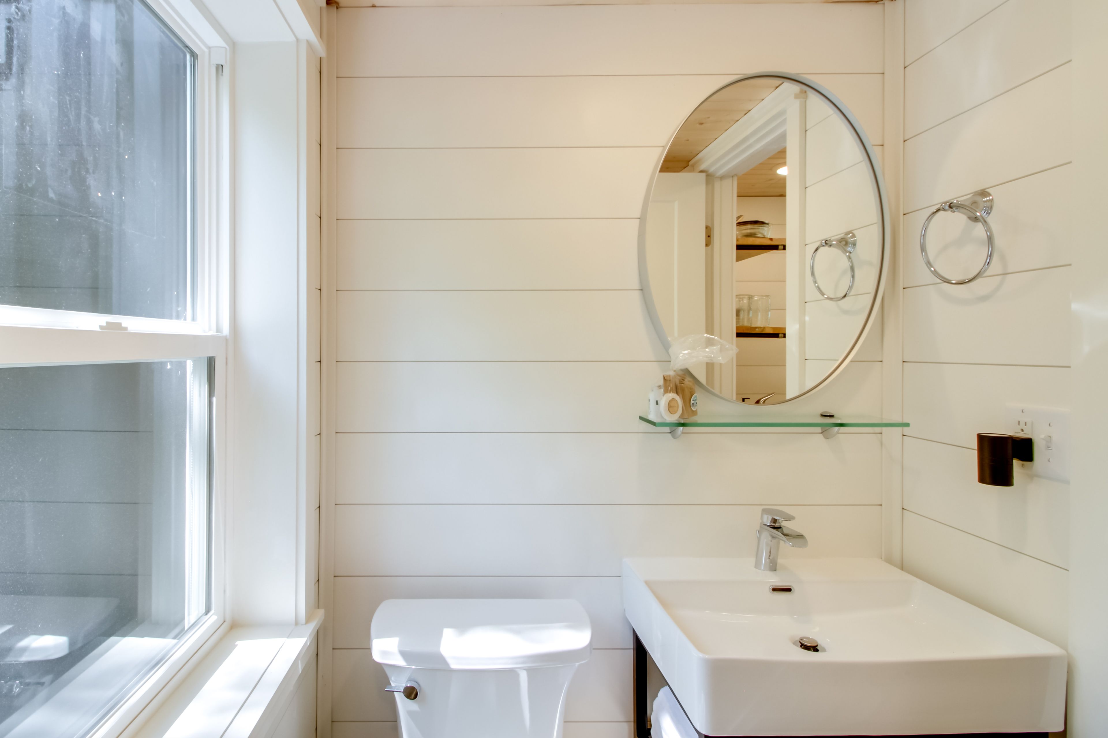 Full Bathroom | Complimentary Toiletries | Linens & Towels Provided