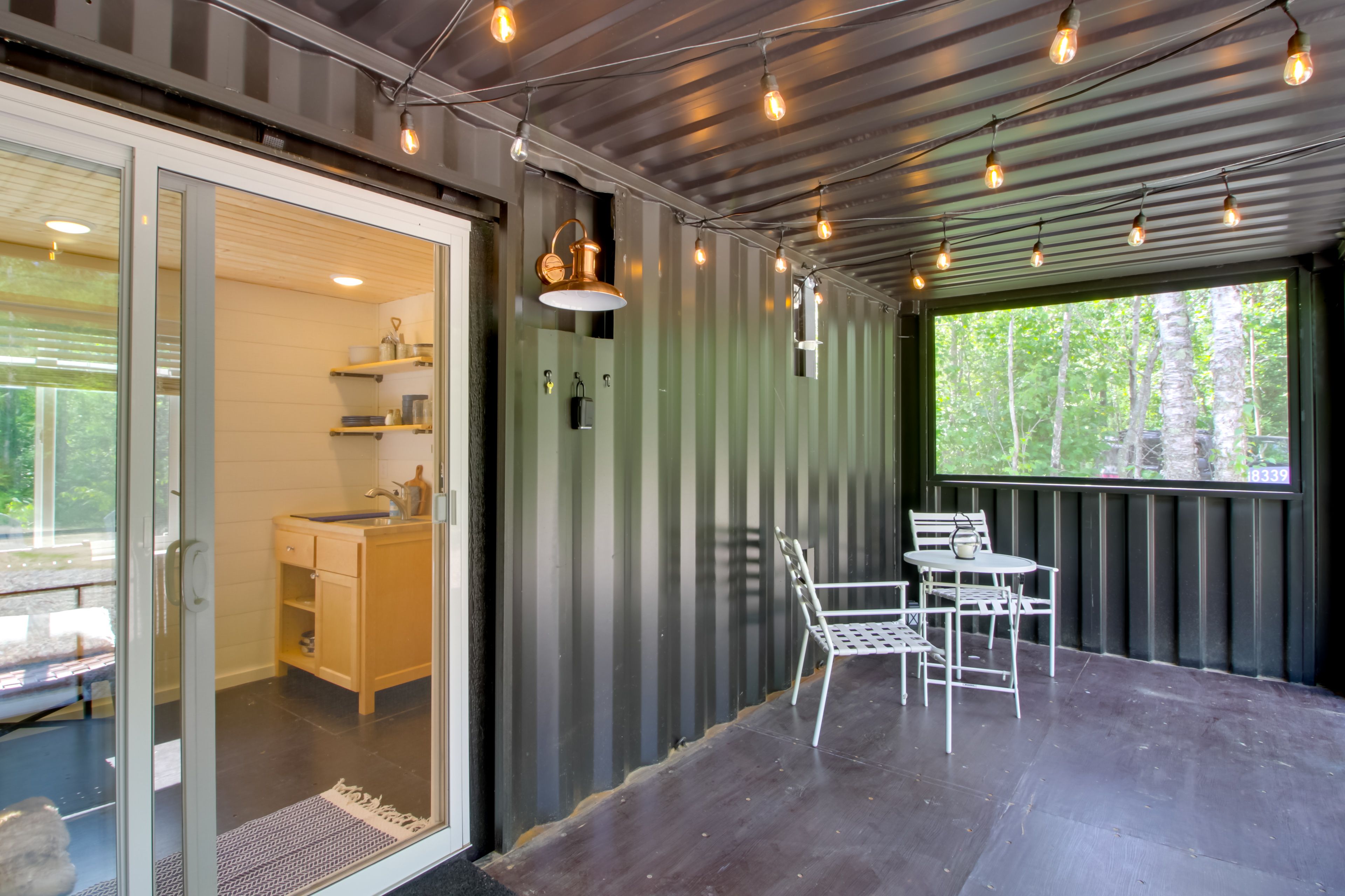 Screened Patio | Outdoor Seating