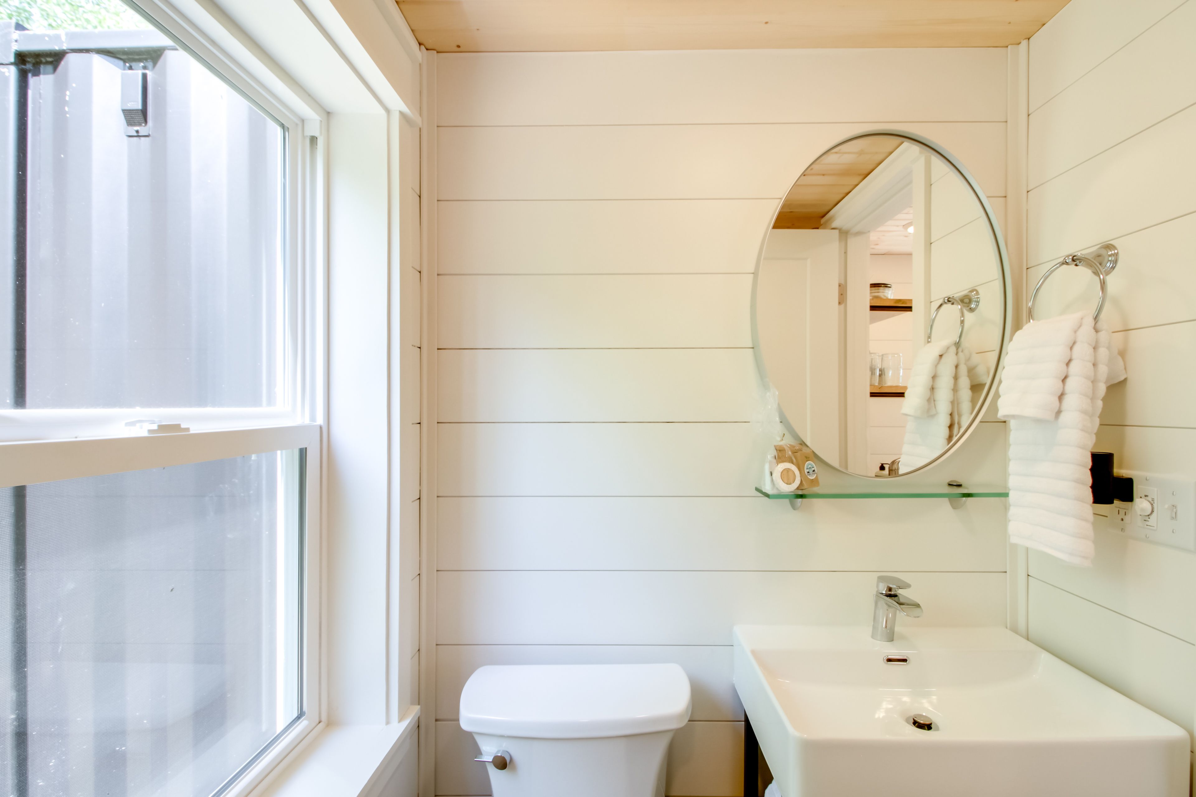 Full Bathroom | Complimentary Toiletries