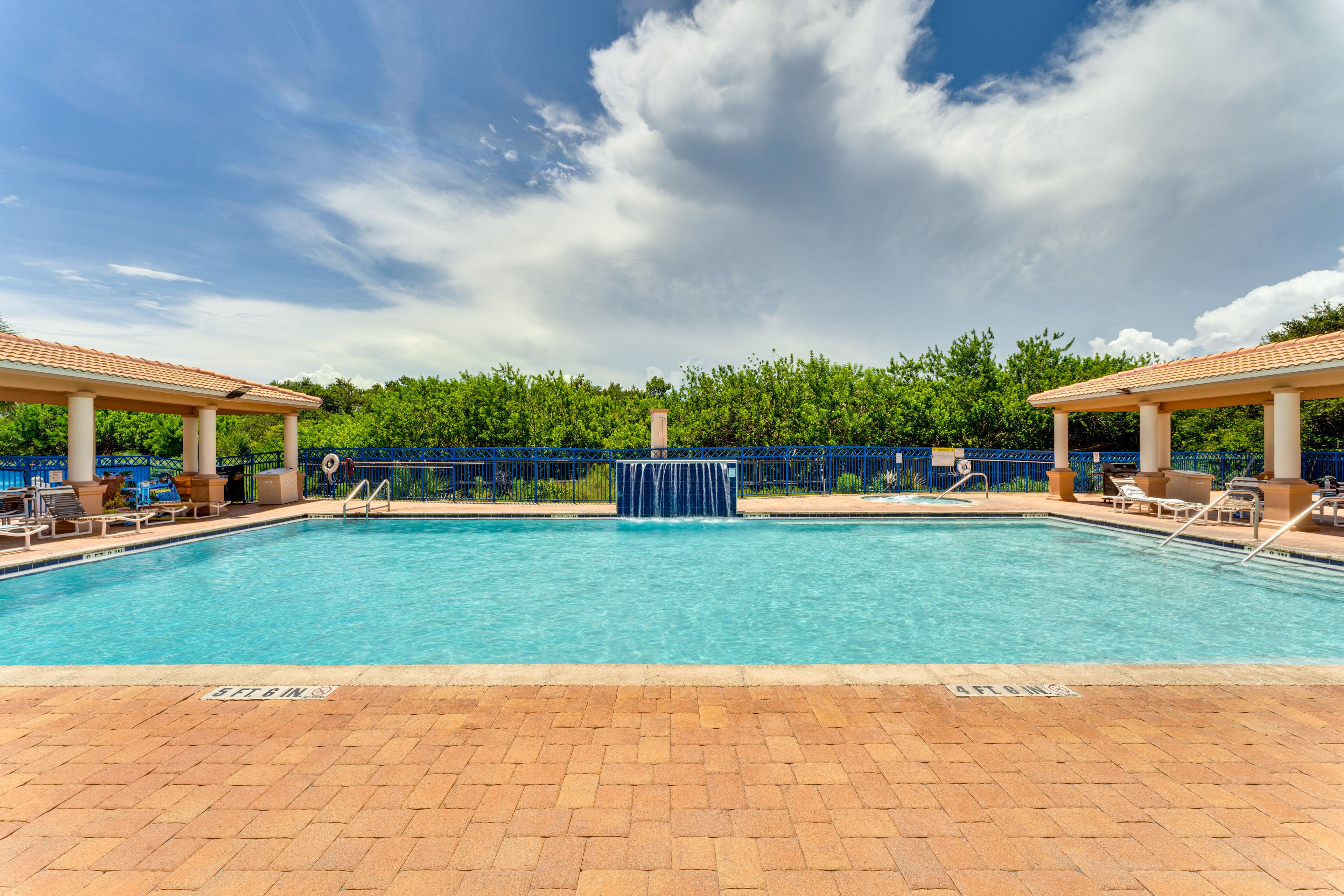 Outdoor Pool & Spa