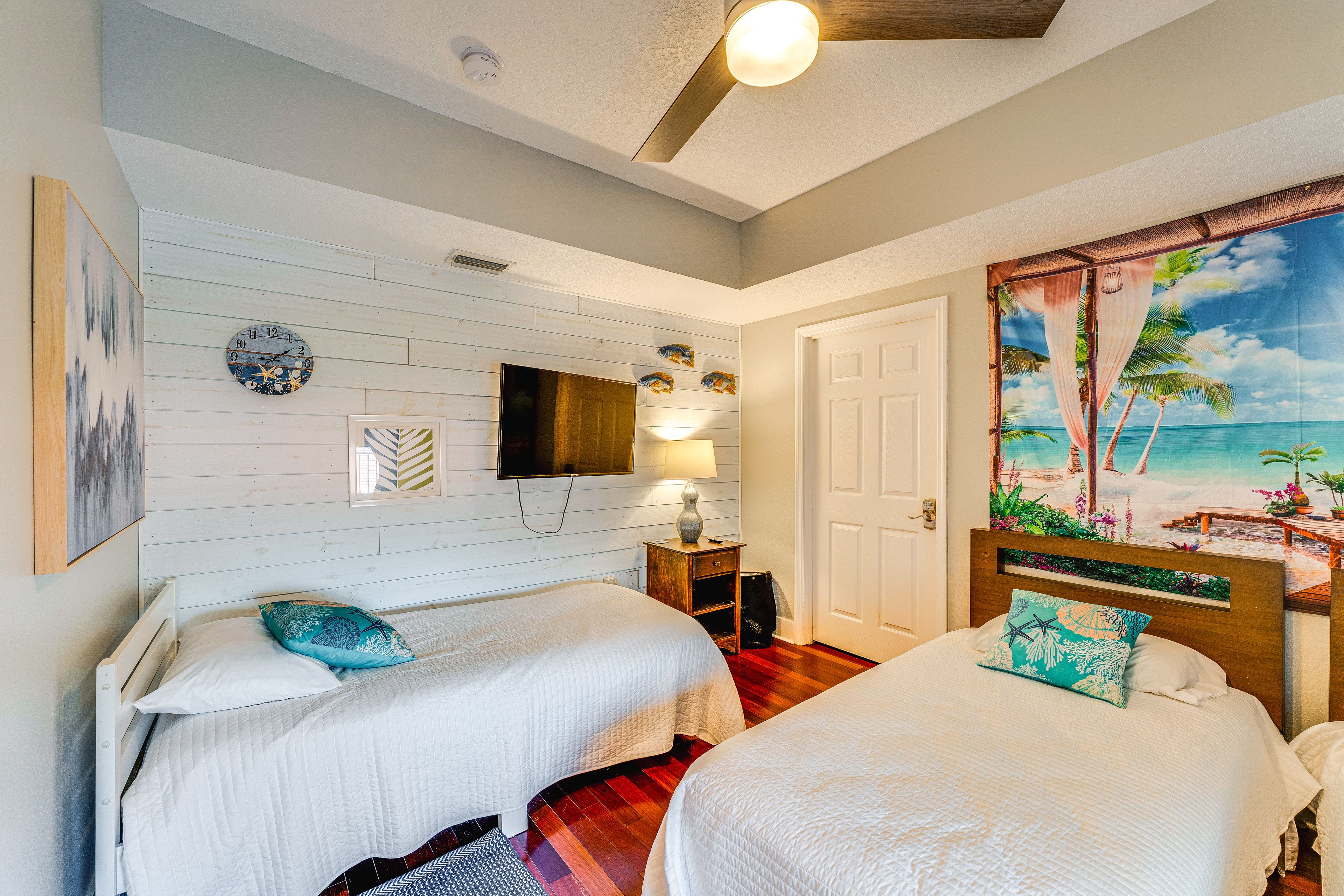 Bedroom 2 | 3 Twin Beds | Smart TV | Linens Provided