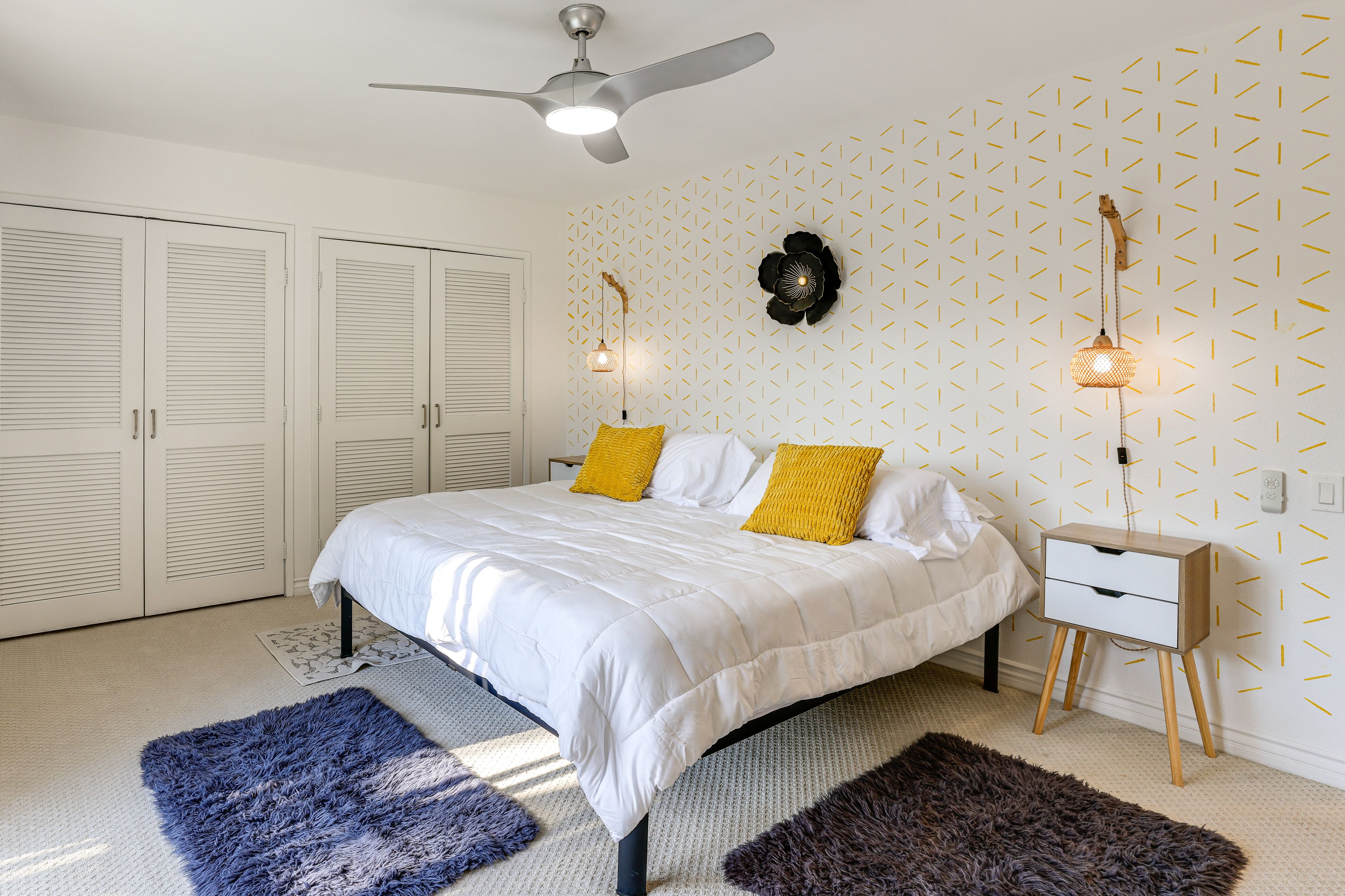 Bedroom 1 | King Bed | Smart TV | Office Desk | Linens Provided