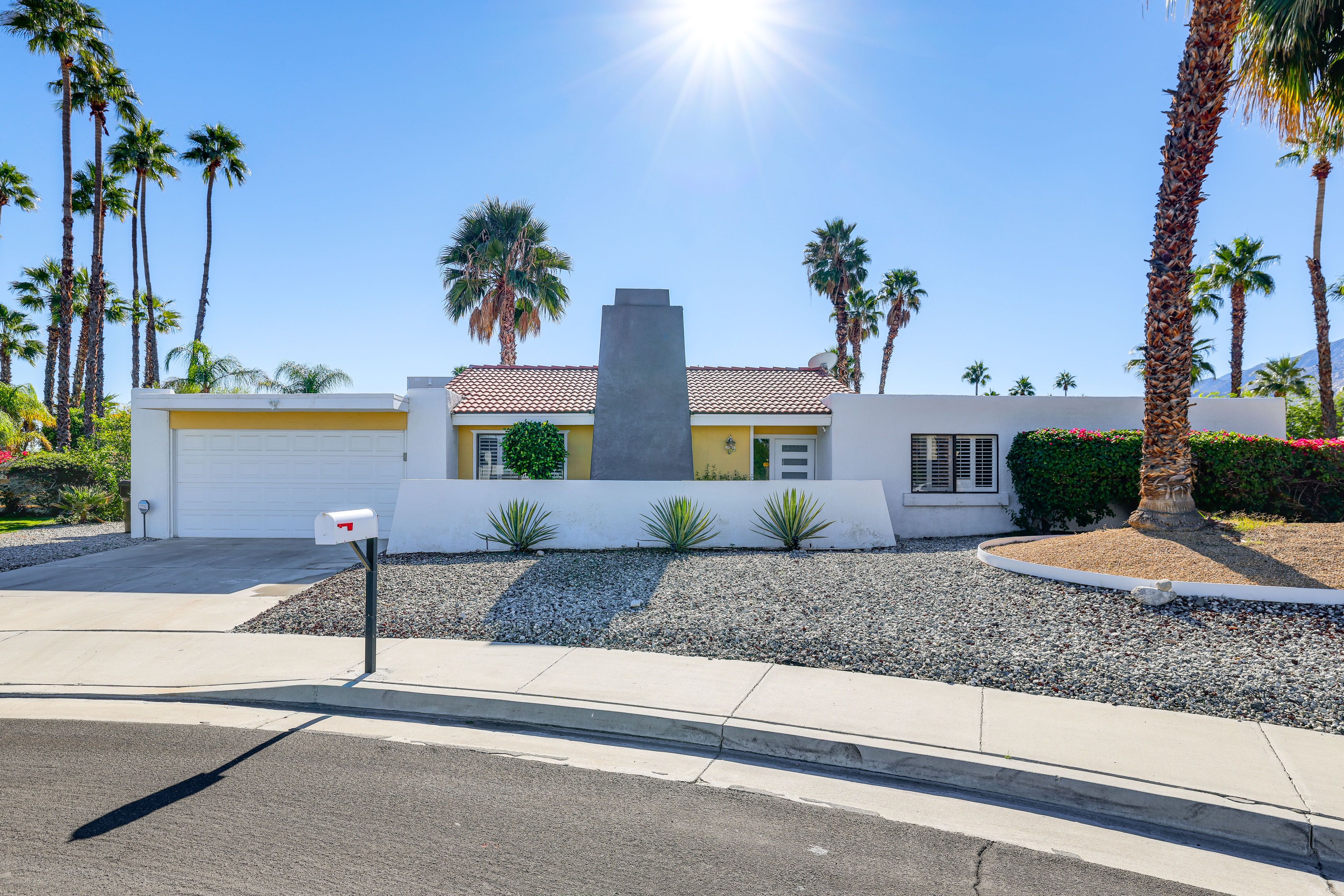 Parking | Garage (2 Vehicles) | Driveway (2 Vehicles)