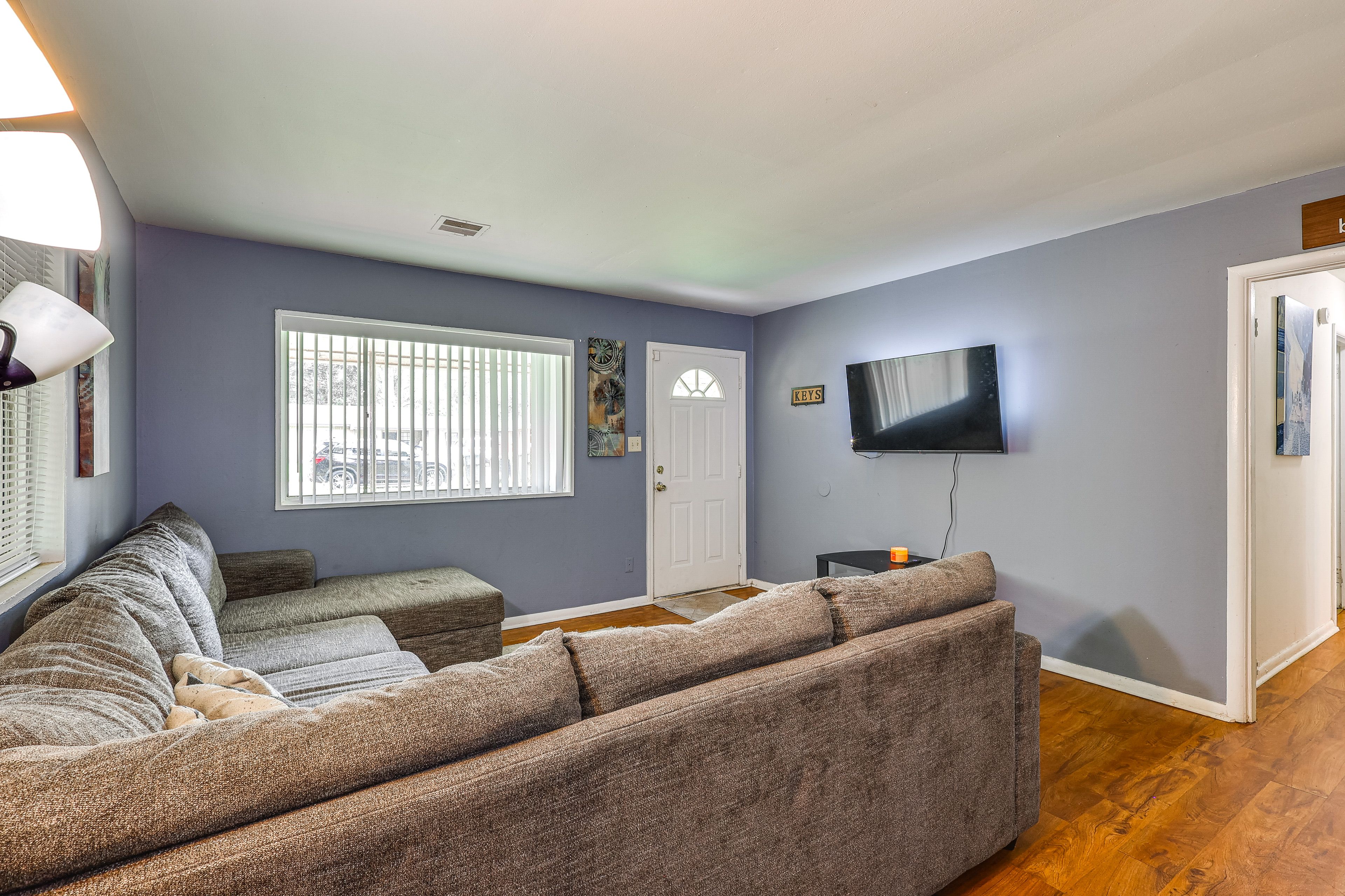 Living Room | Smart TV | Central A/C