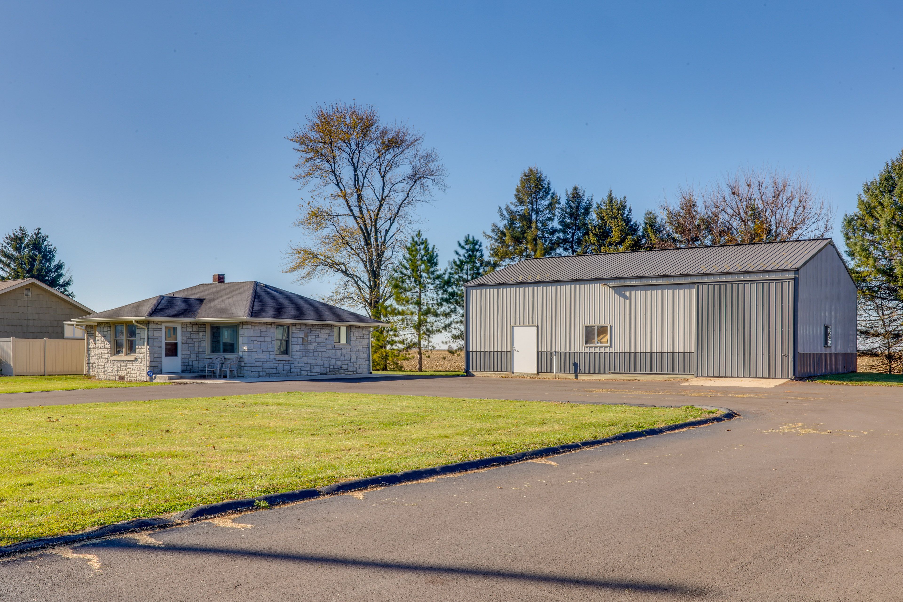 Parking | Driveway (4 Vehicles) | RV/Trailer Parking On-Site