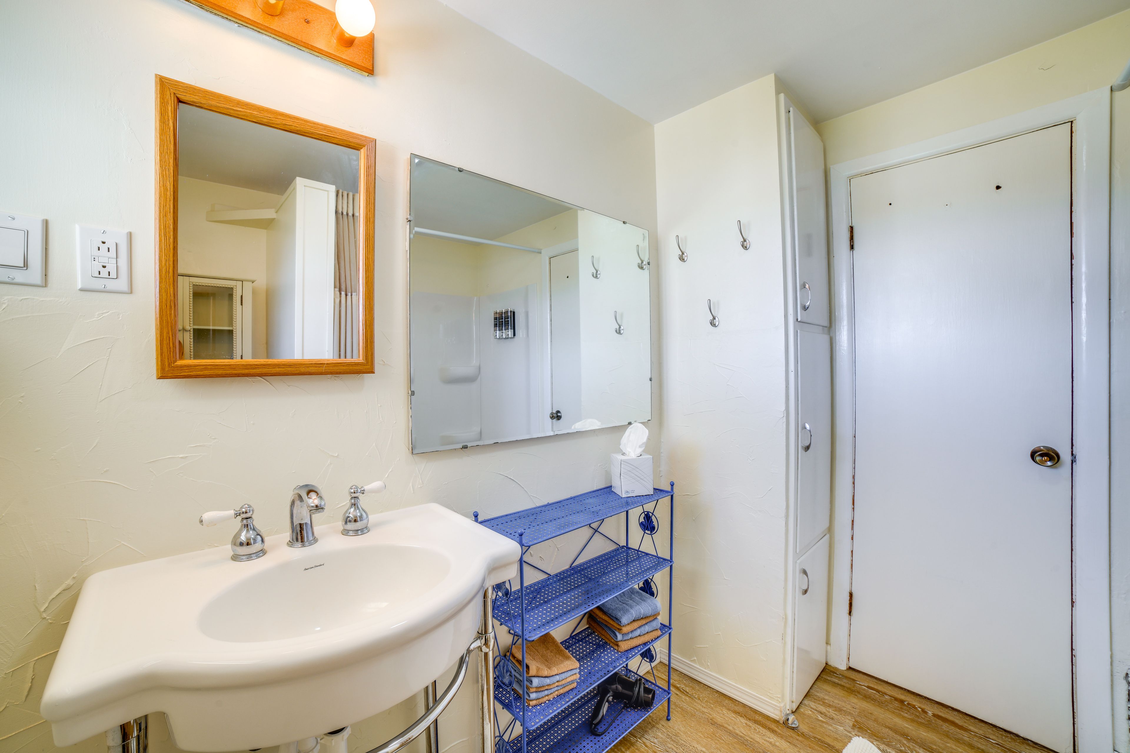 Full Bathroom | Towels Provided