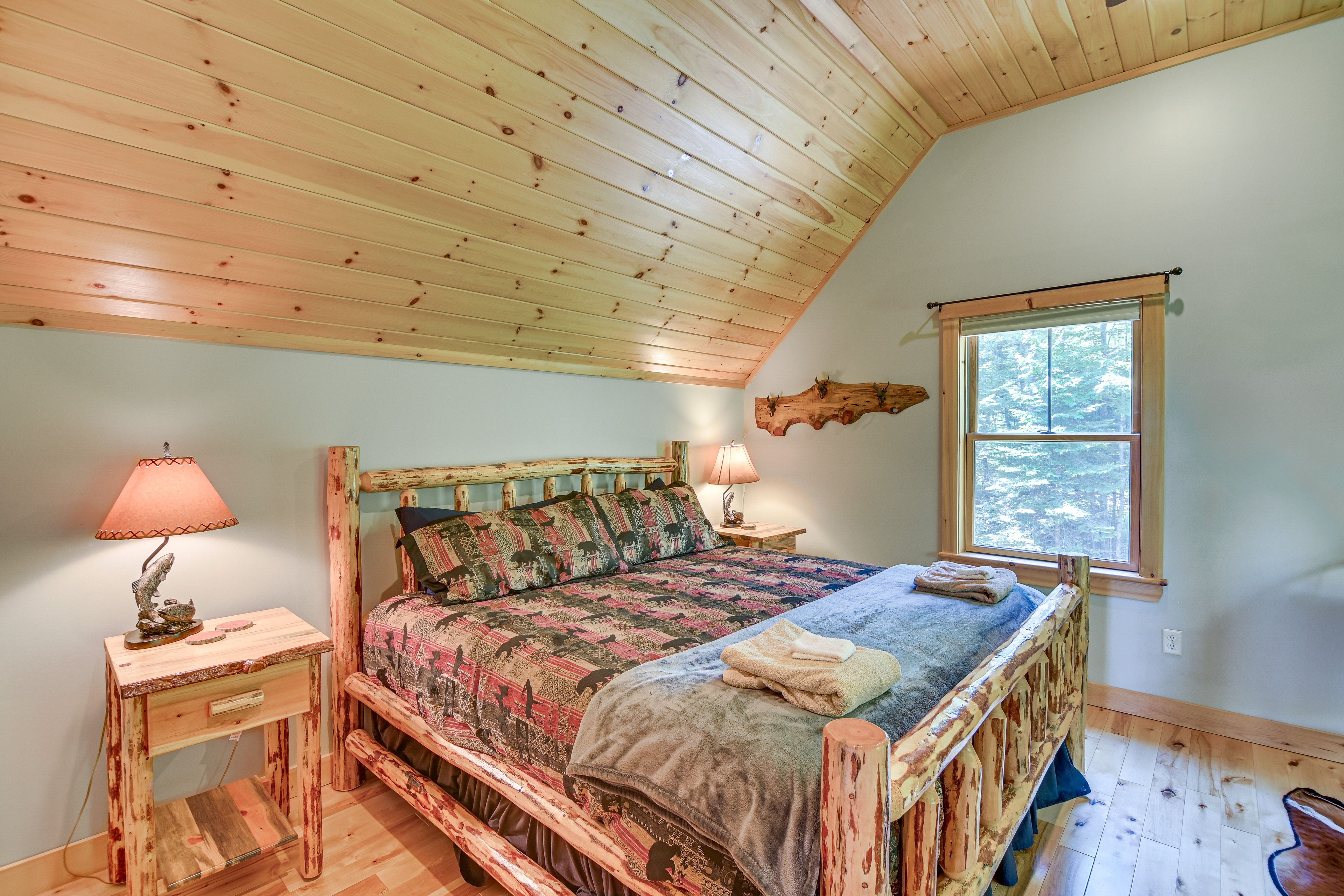 Bedroom 2 | Upper Level | King Bed | Smart TV