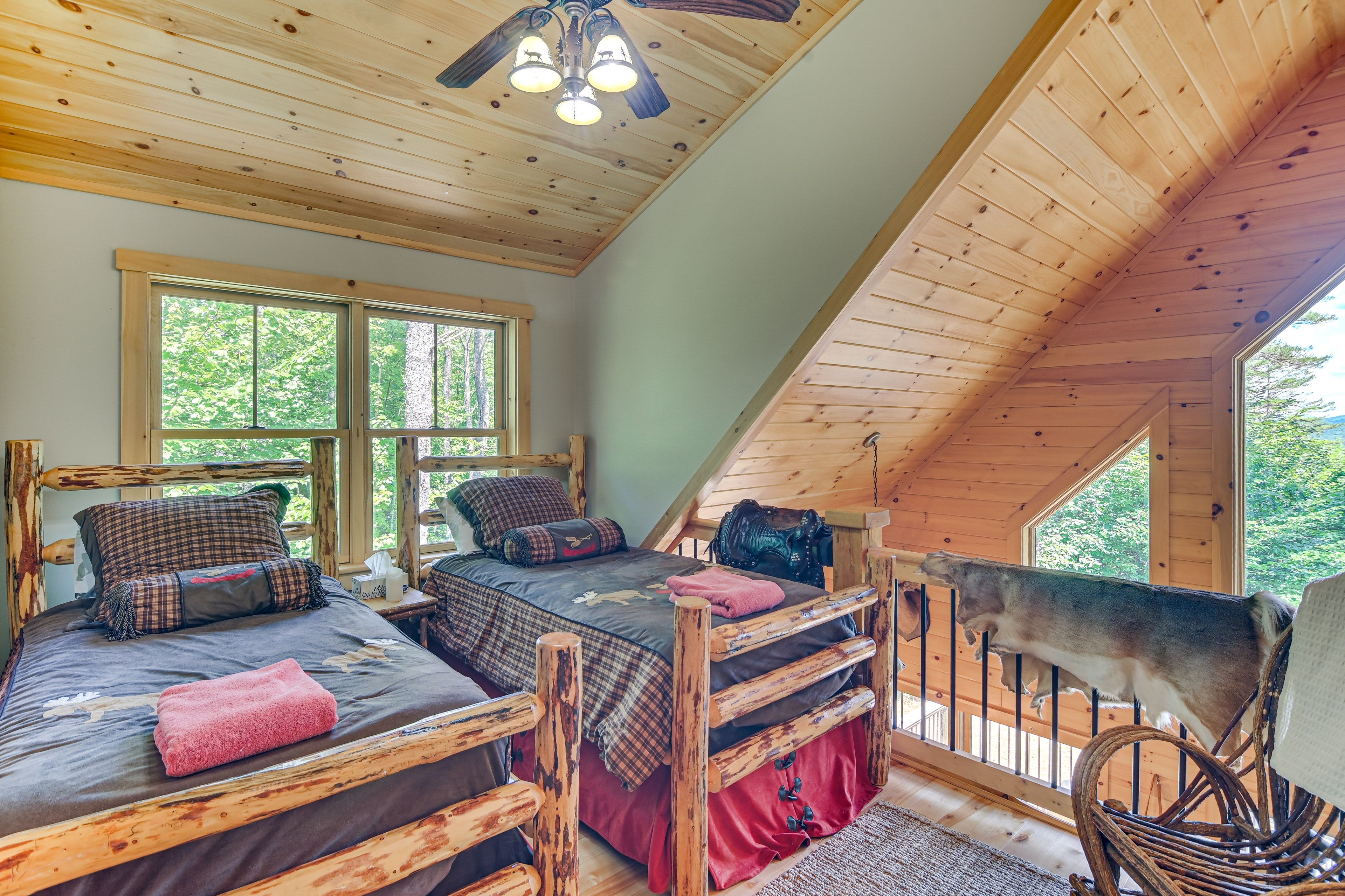 Loft | Upper Level | 2 Twin Beds