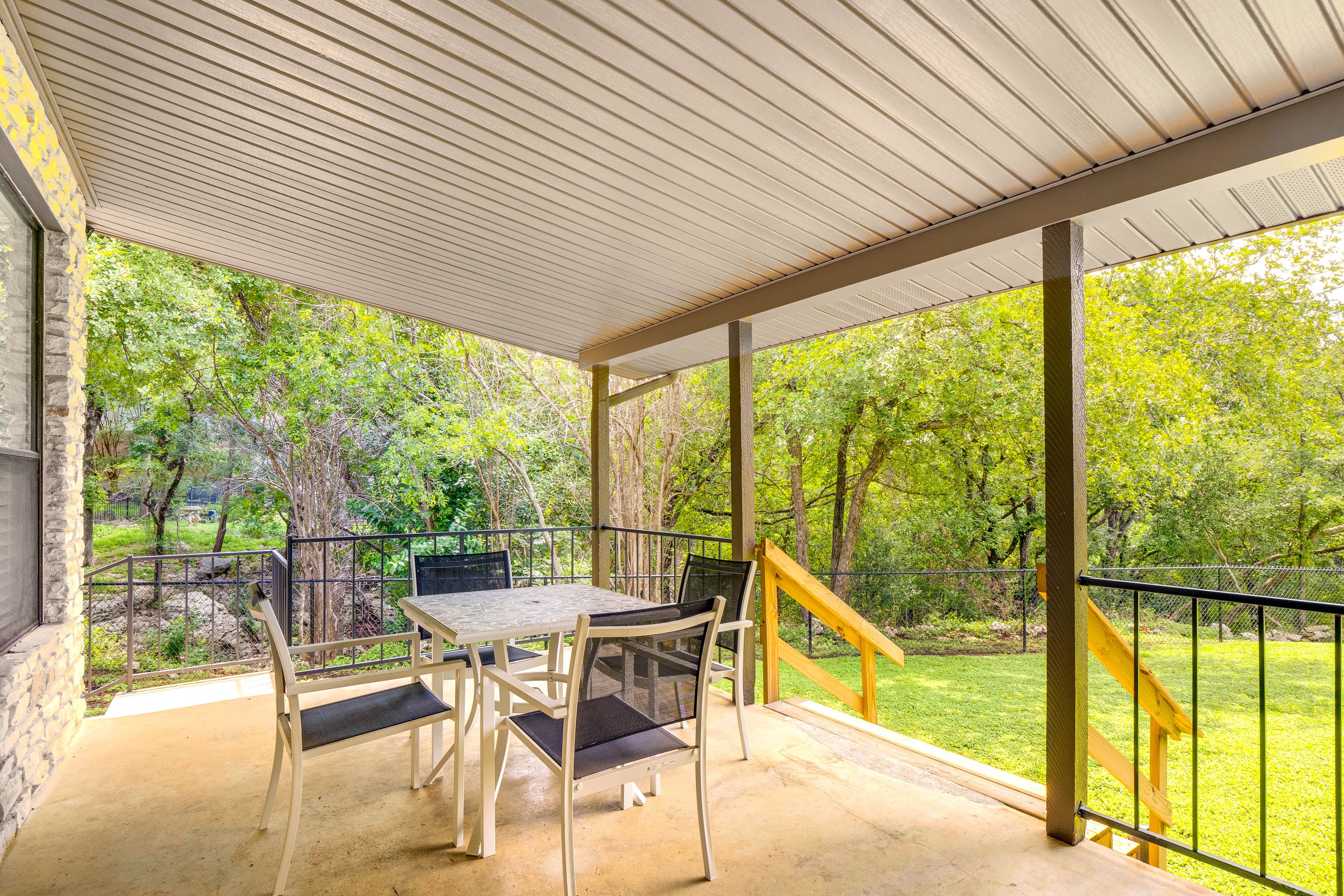 Covered Deck | Outdoor Dining Area