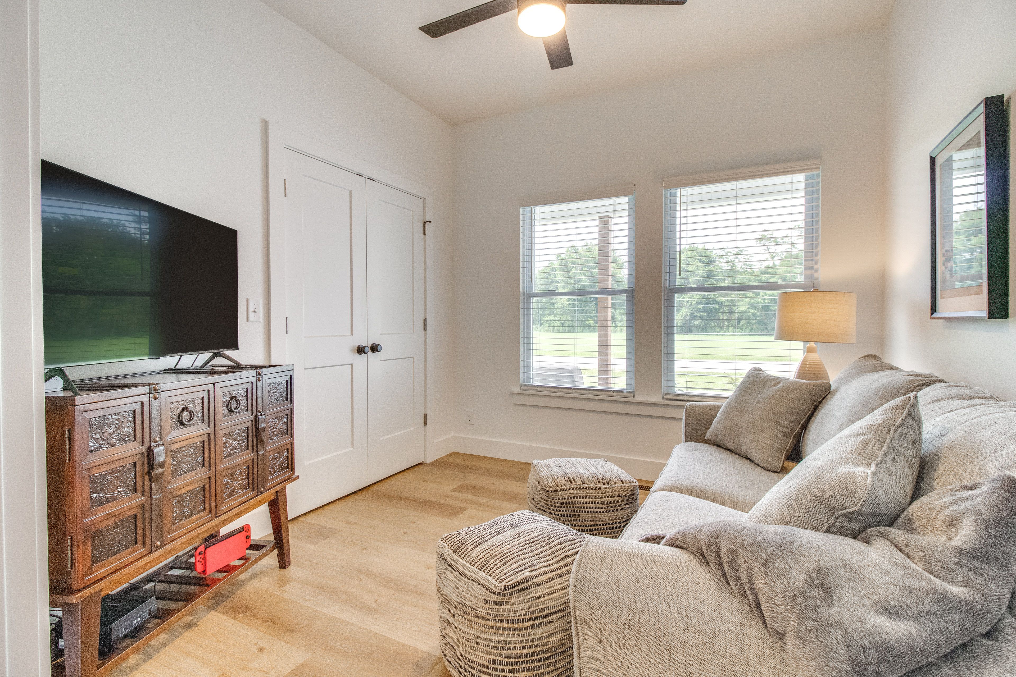 Study | Full Sleeper Sofa | Smart TV | Gaming Console