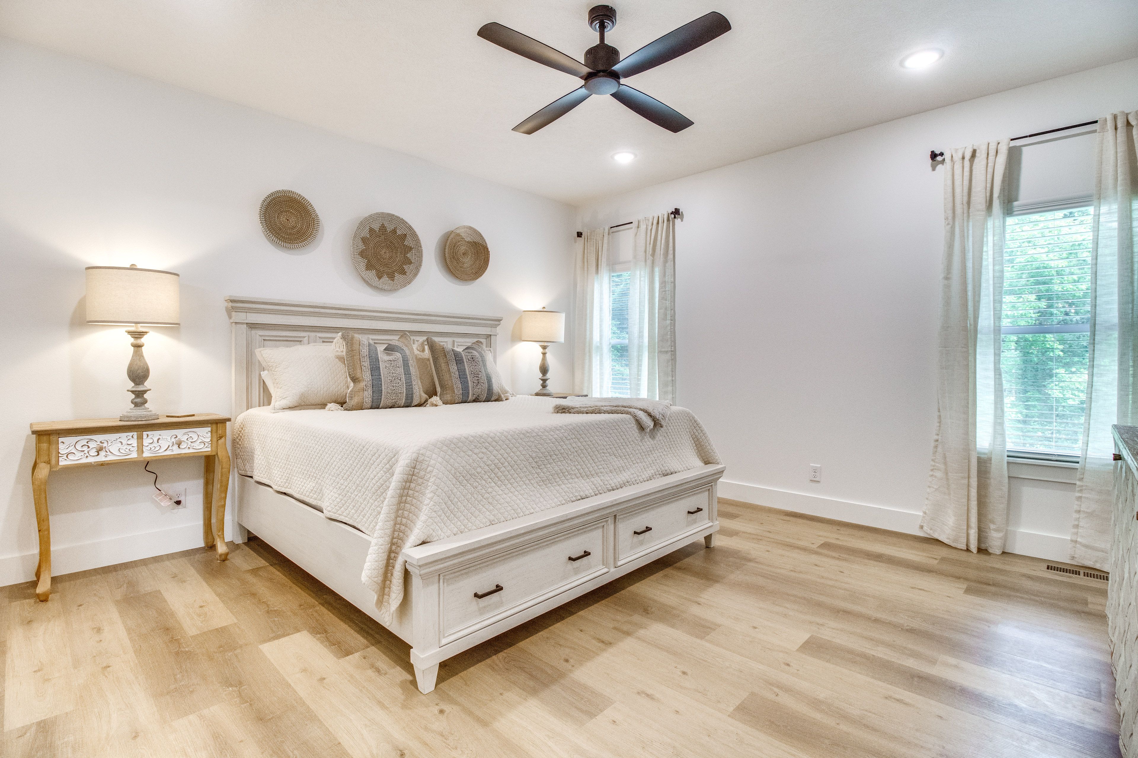 Bedroom 1 | King Bed | Linens Provided | En-Suite Bathroom