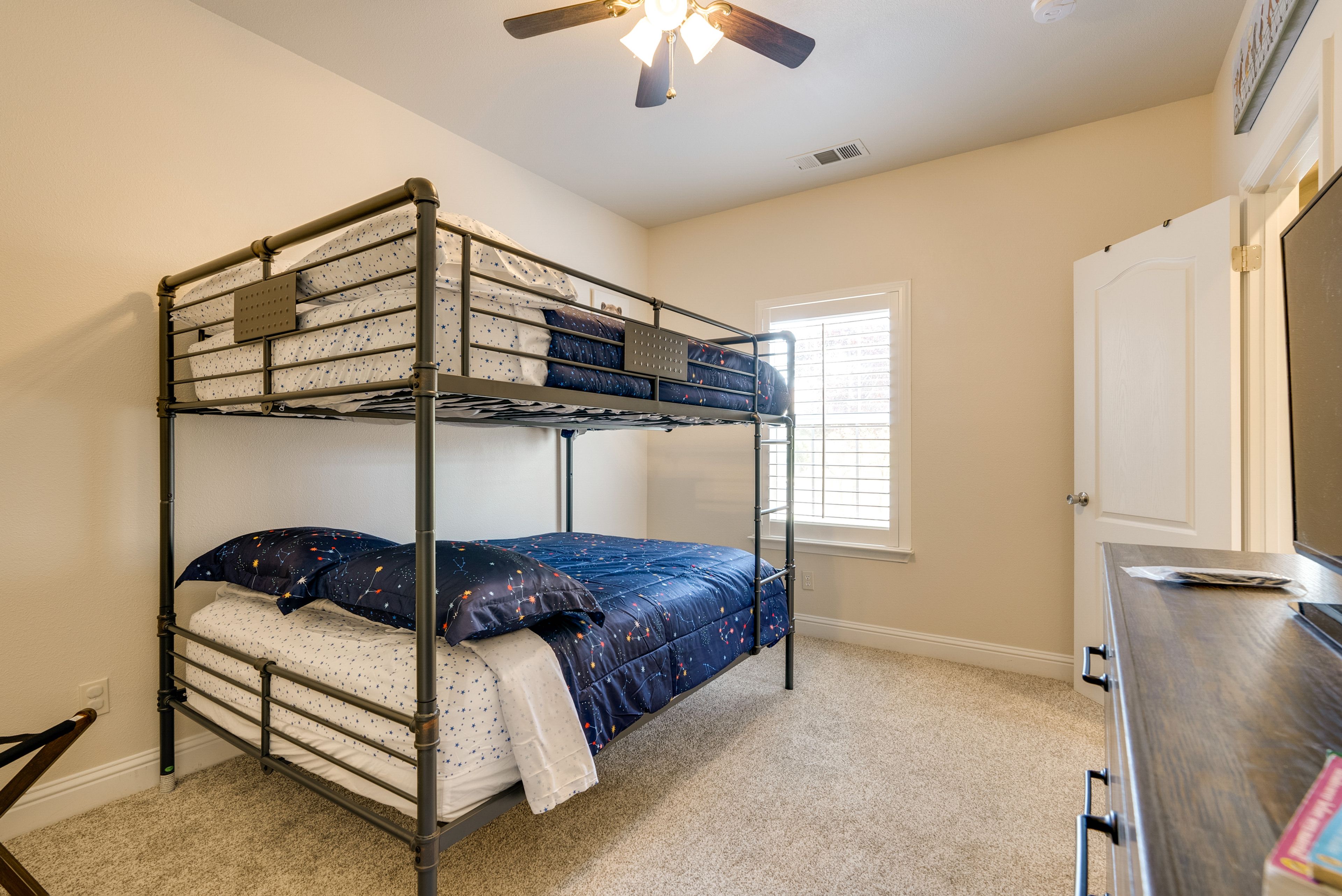 Bedroom 2 | Full Bunk Bed | Smart TV