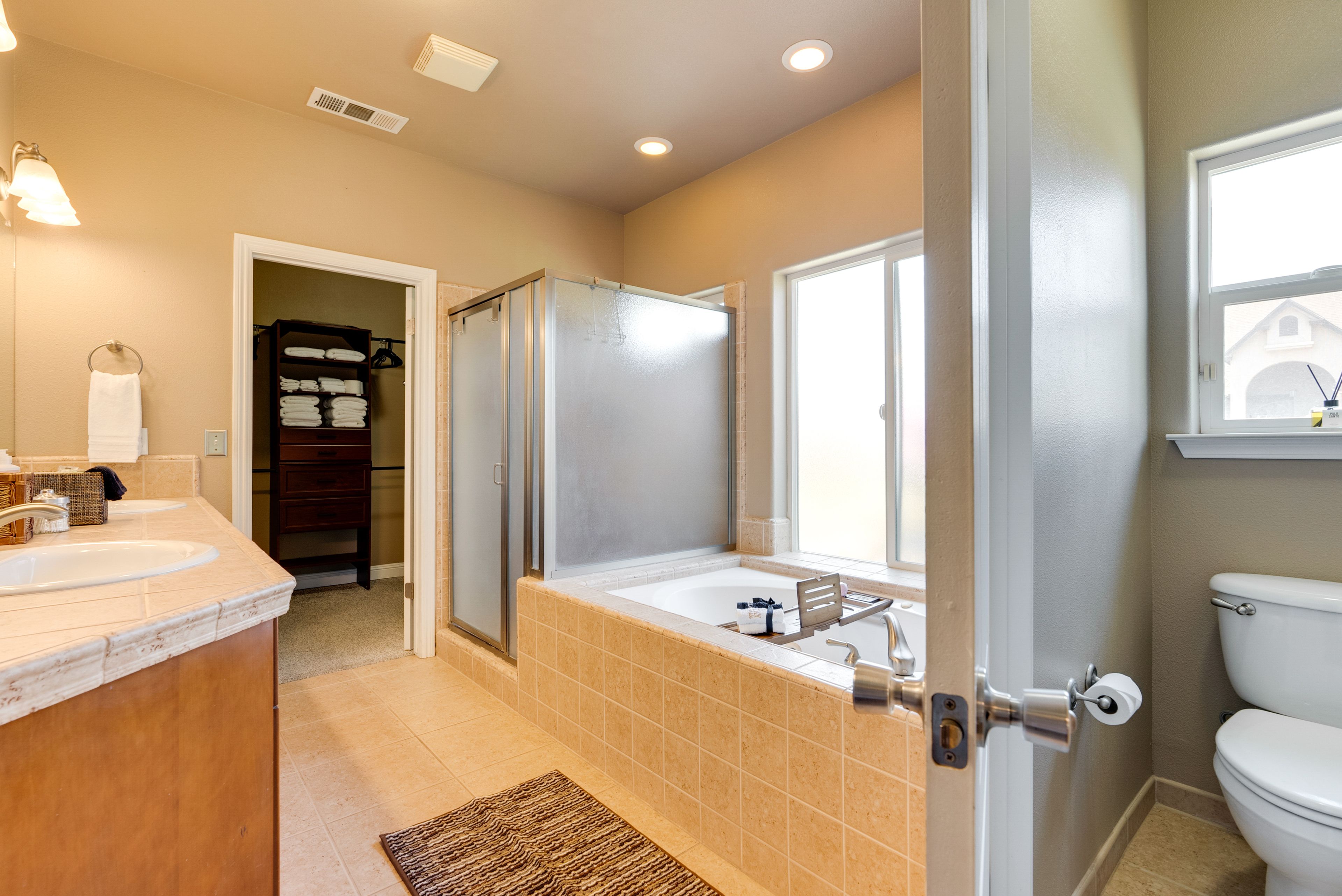 Full Bathroom | Complimentary Toiletries | Jetted Tub