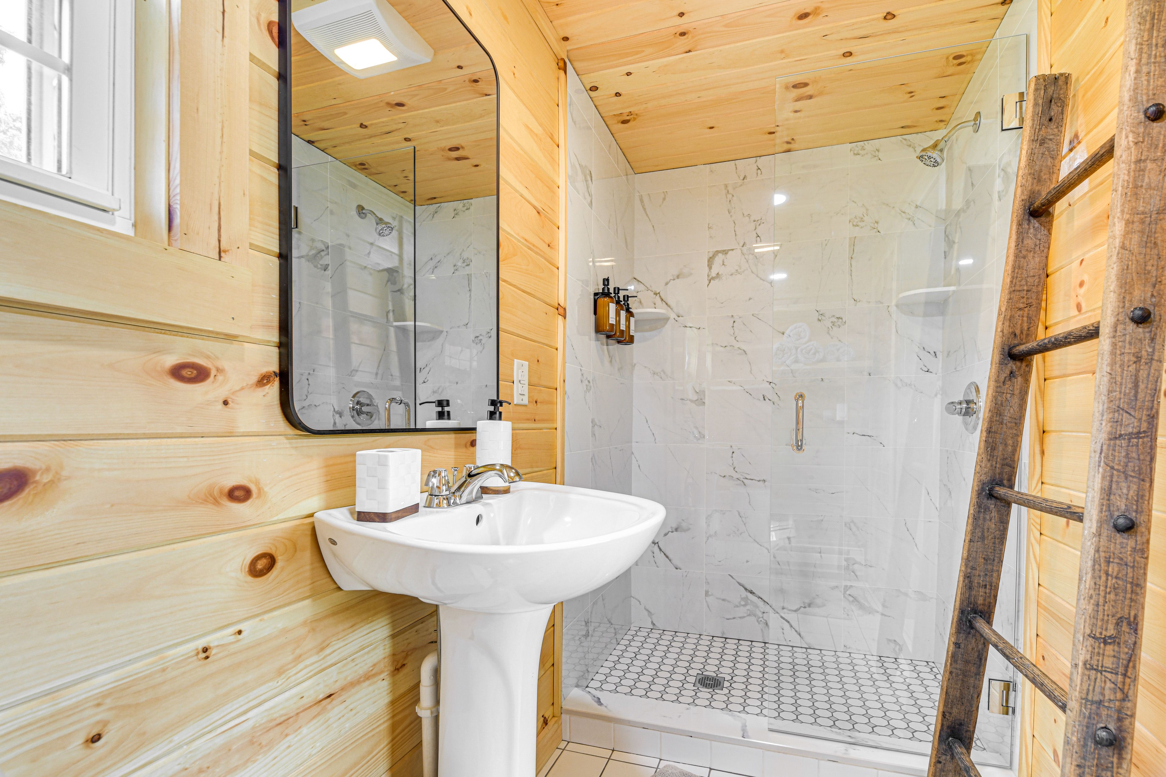 En-Suite Bathroom | Complimentary Toiletries | 1st Floor