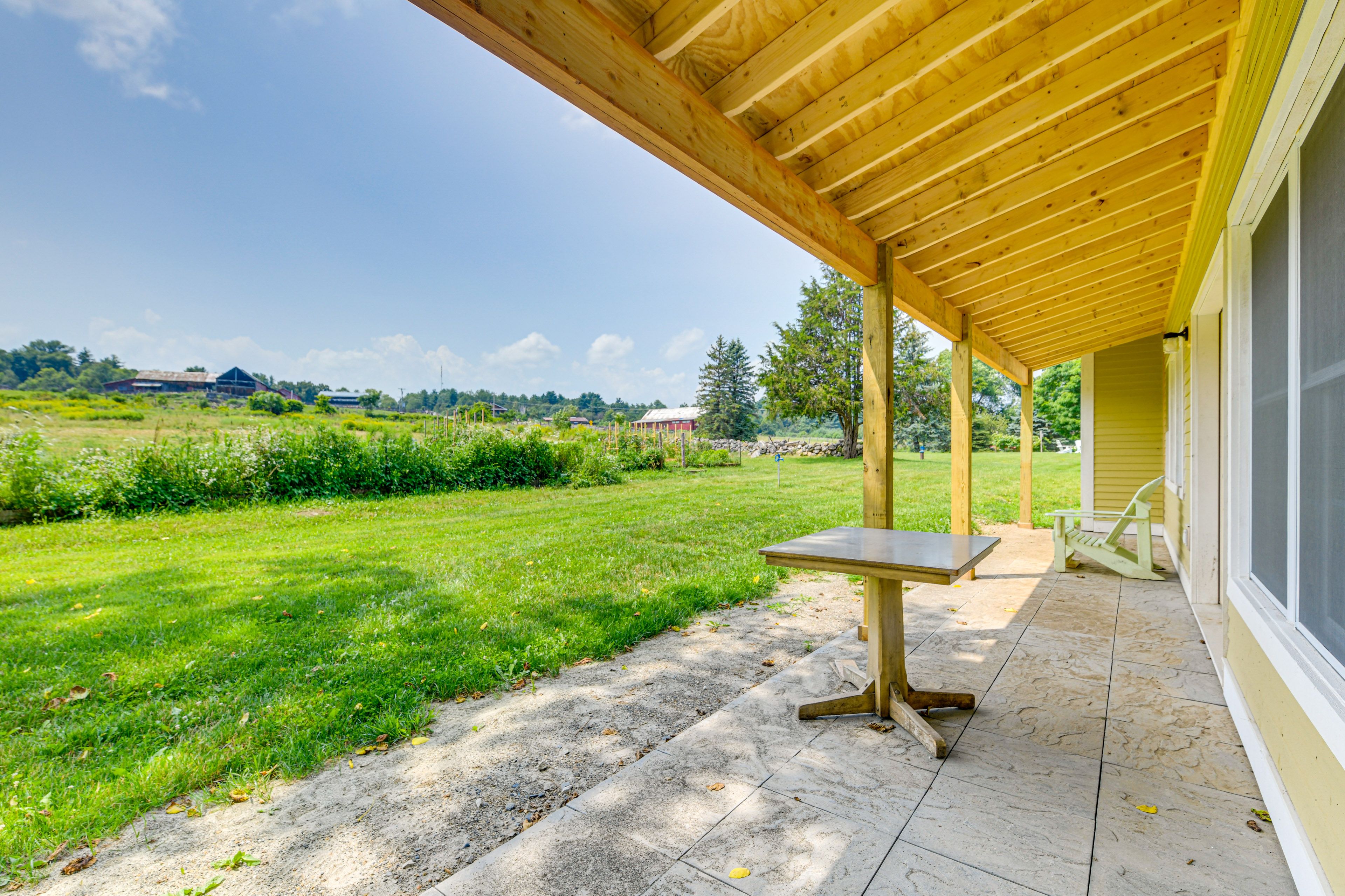 Private Patio | Charcoal Grill