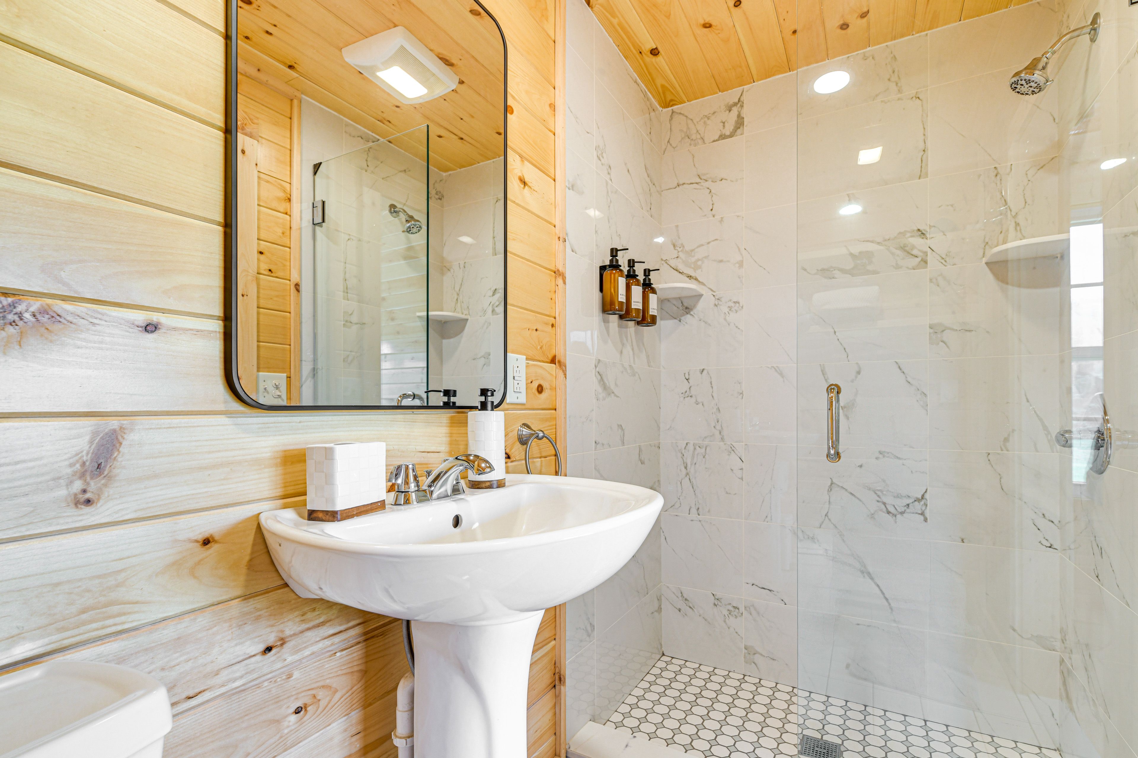 En-Suite Bathroom | Towels Provided | 2nd Floor