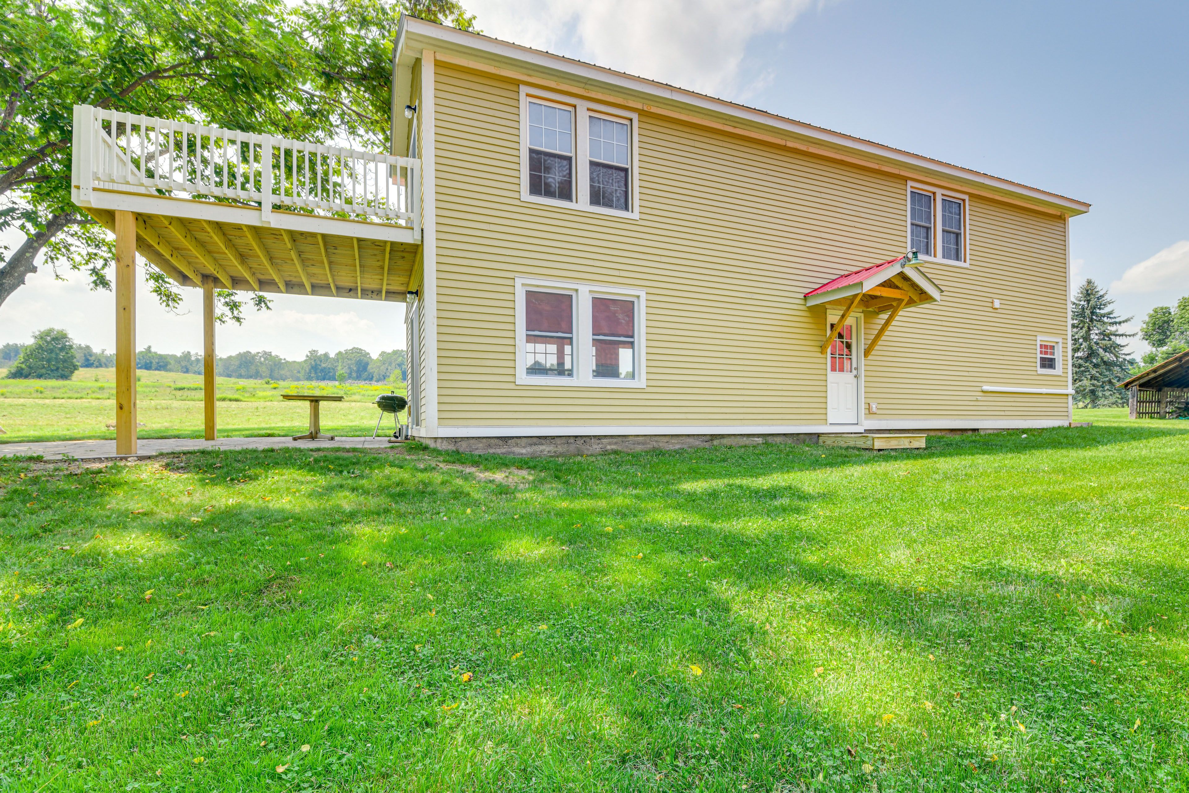 Cottage Exterior | Driveway Parking (1 Vehicle)