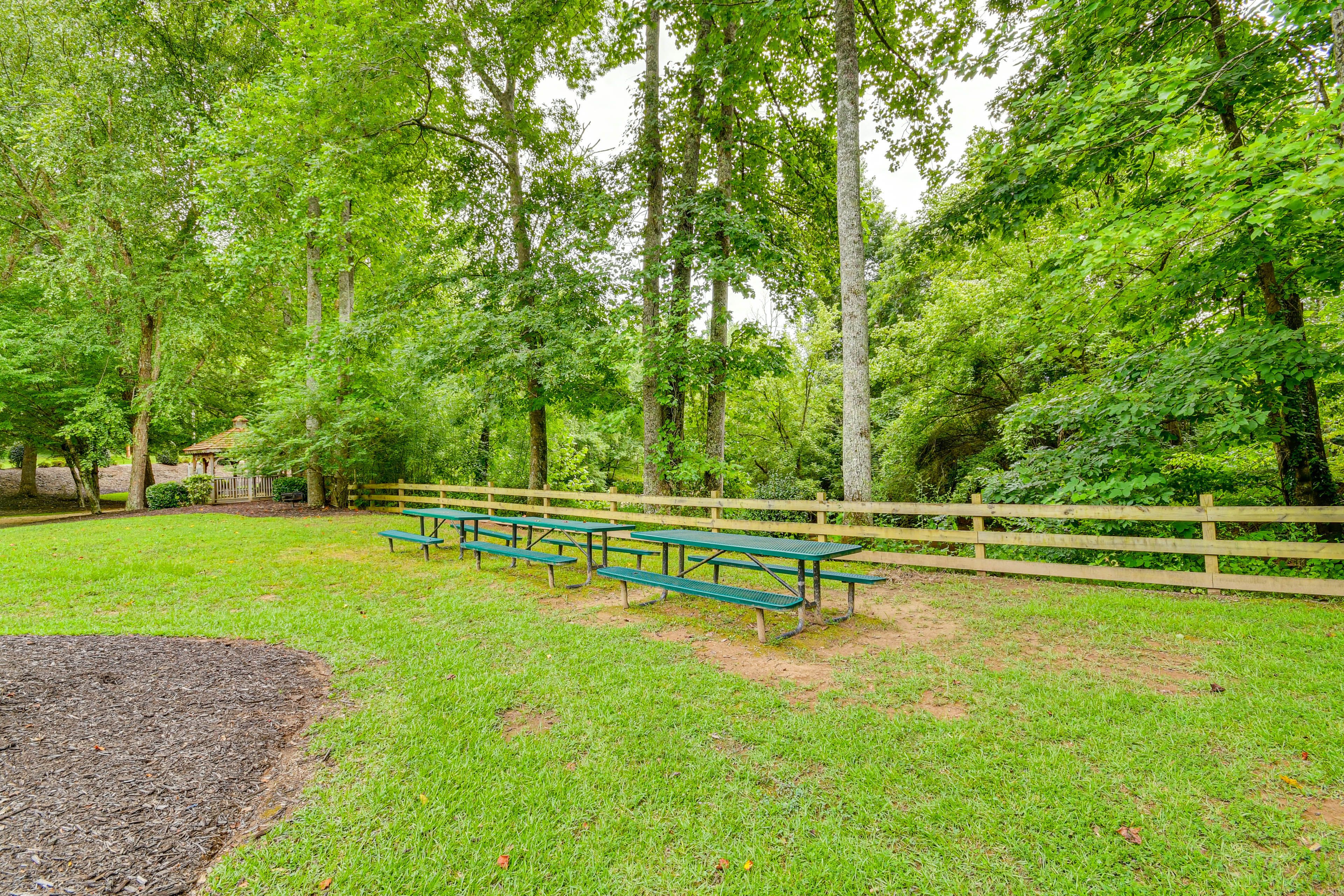 Green River Highlands | Picnic Tables