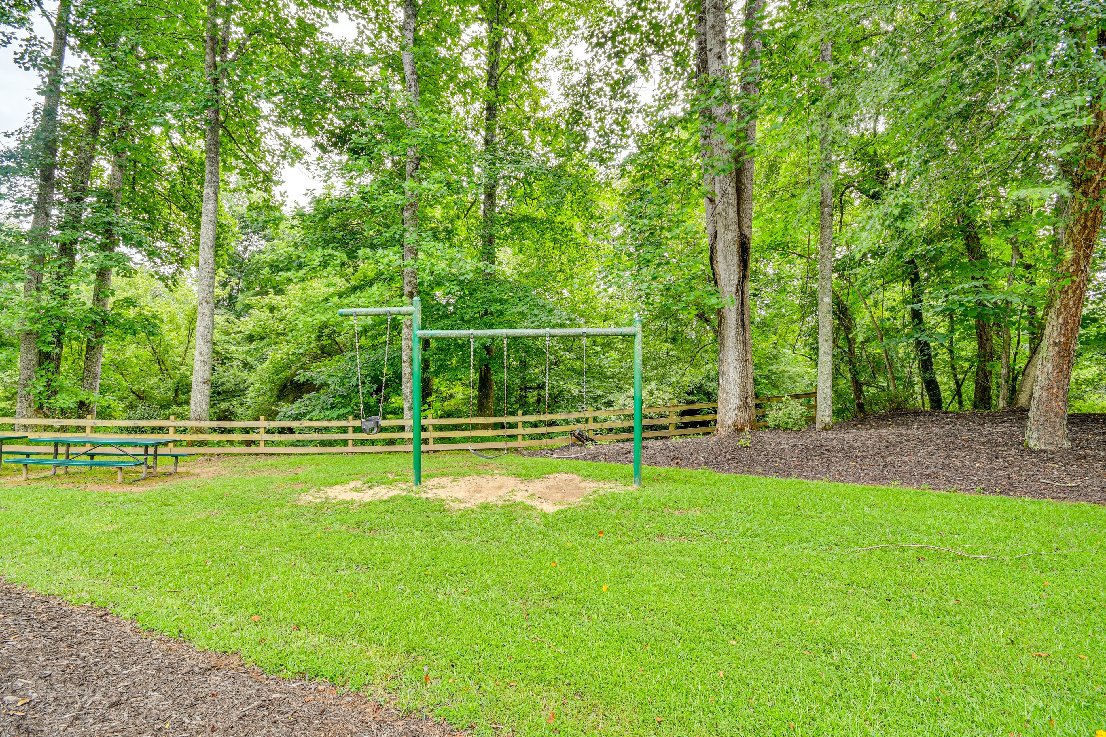 Green River Highlands | Swing Set