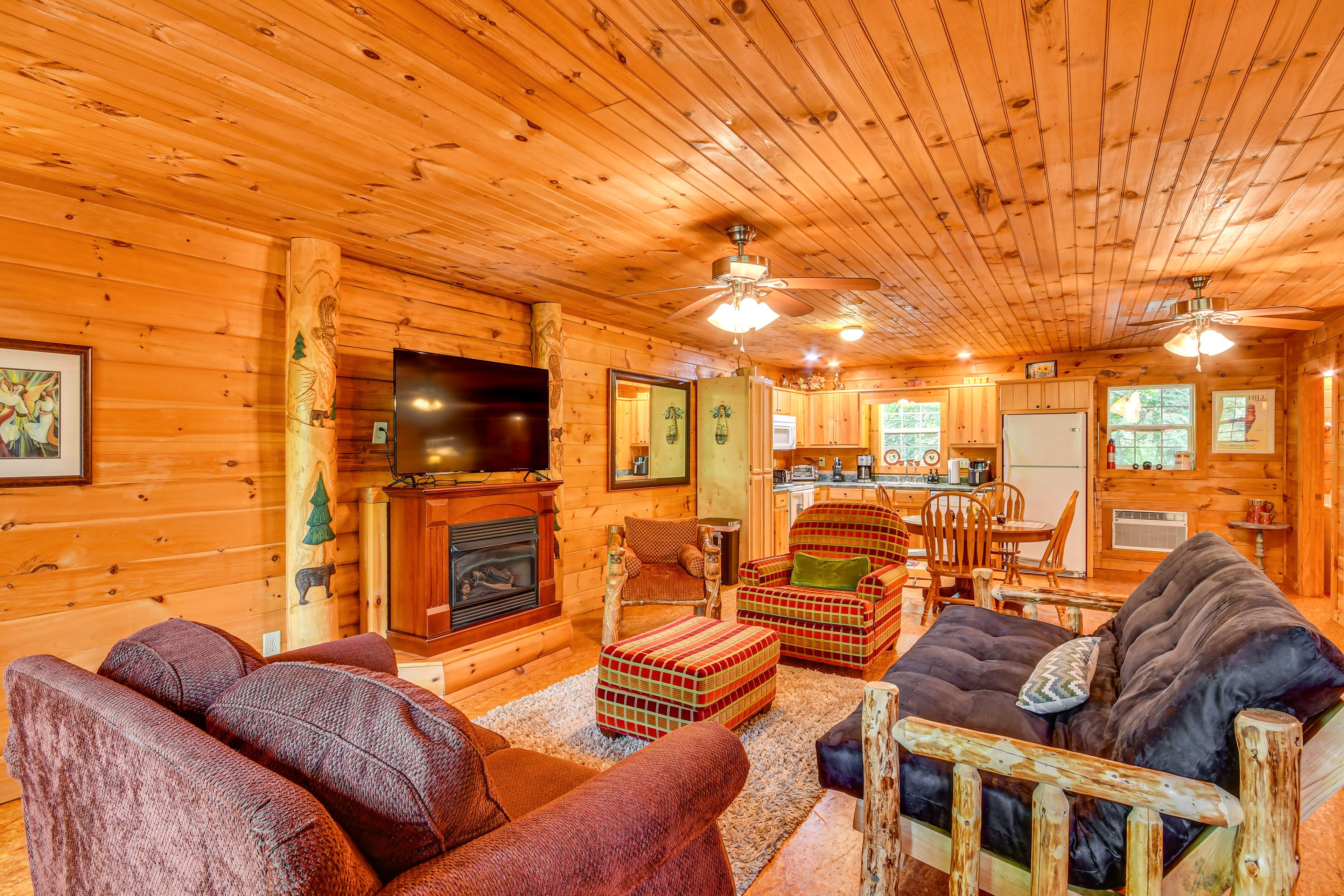 Living Room | Single-Story Studio | Free WiFi | Central A/C | Electric Heating