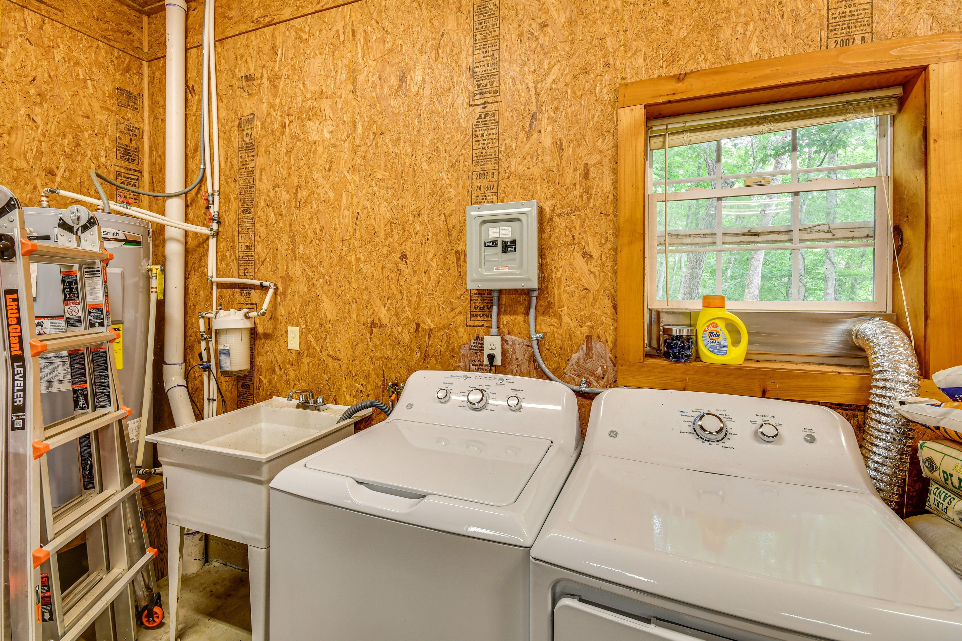 Garage | Washer/Dryer