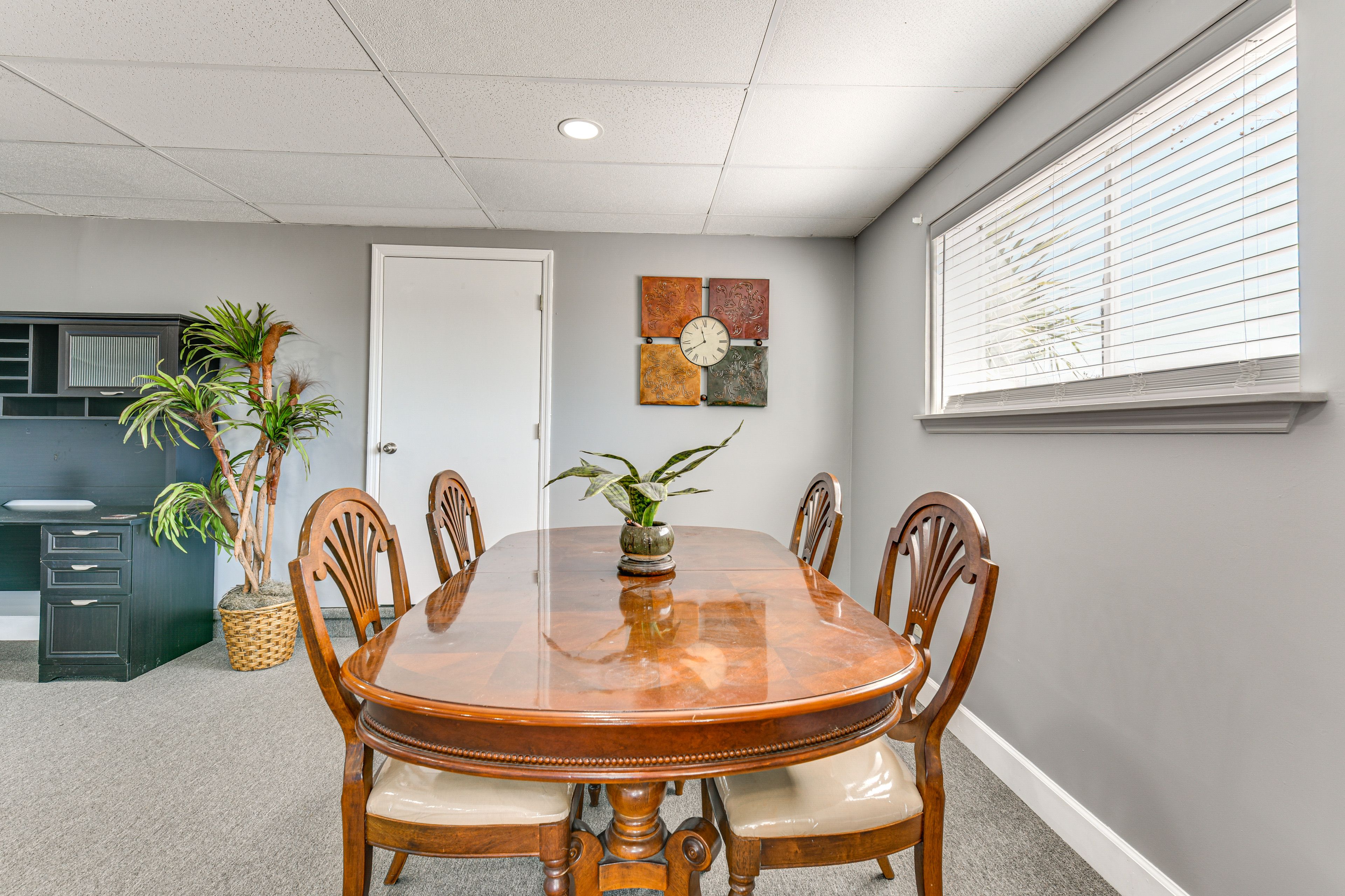 Dining Room | Single-Story Home | Dishware & Flatware