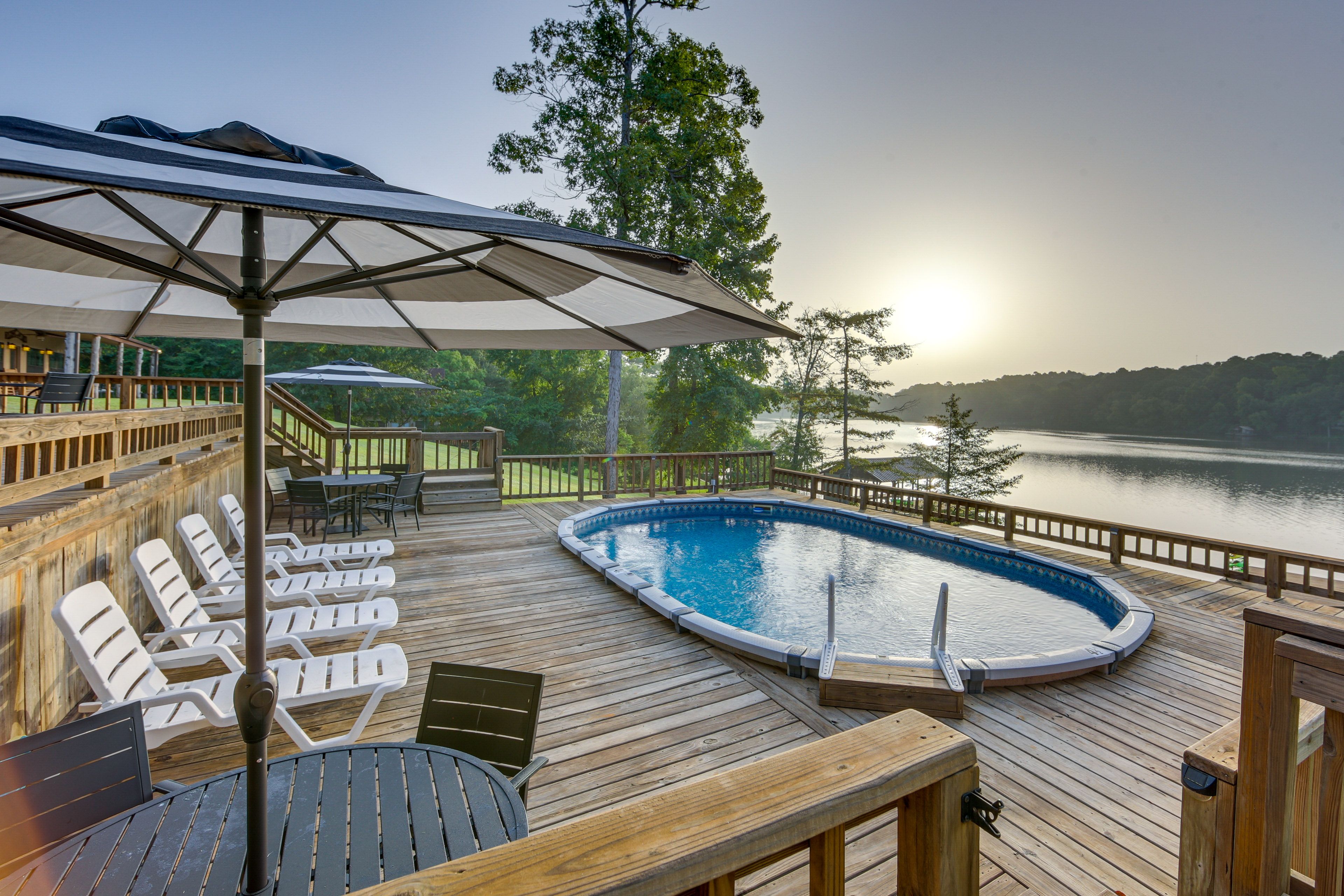 Gladewater Vacation Rental | 3BR | 2.5BA | 2,160 Sq Ft | 1 Step Required