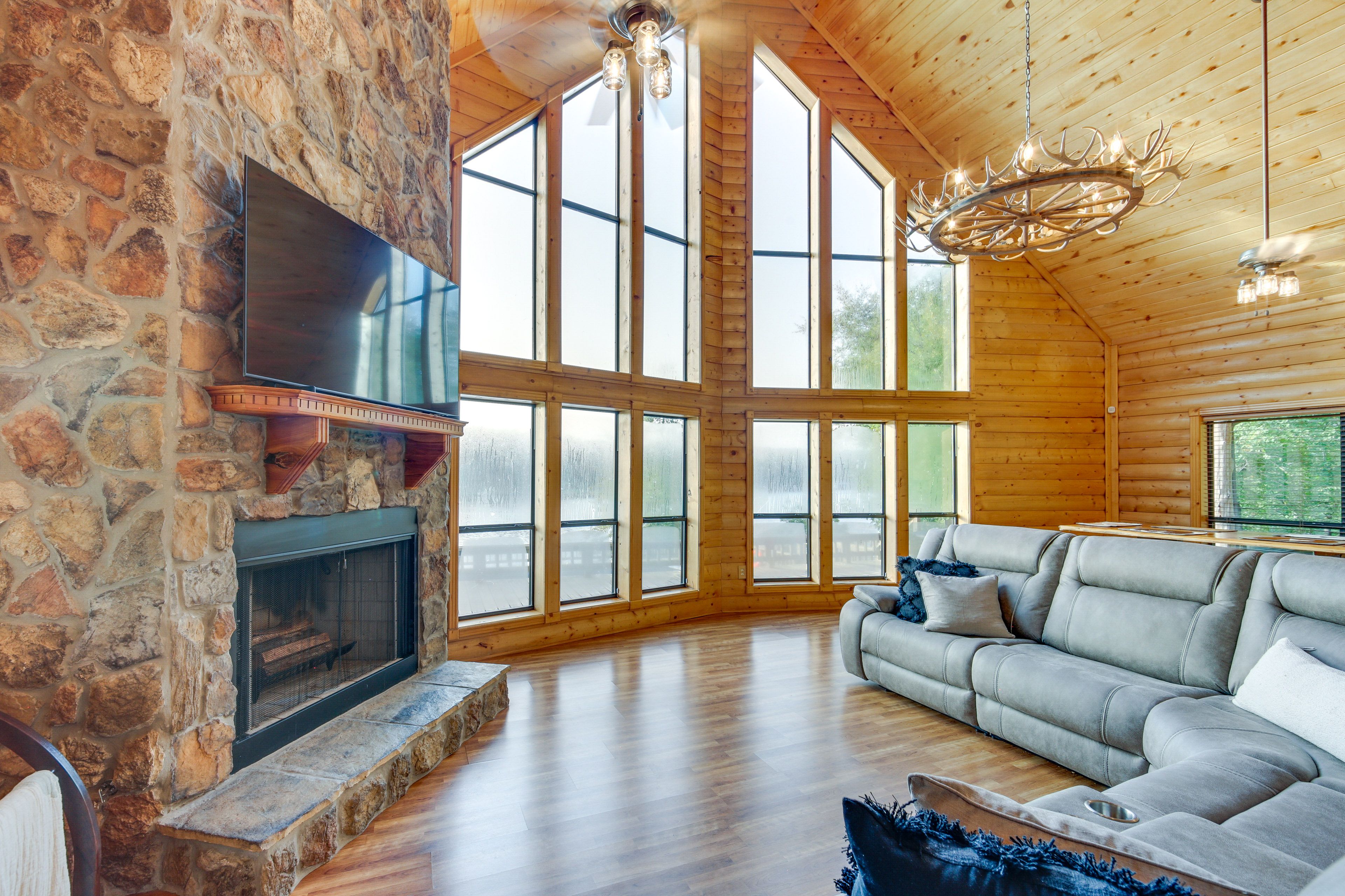 Living Room | 1st Floor | Smart TV | Free WiFi | Wood-Burning Fireplace
