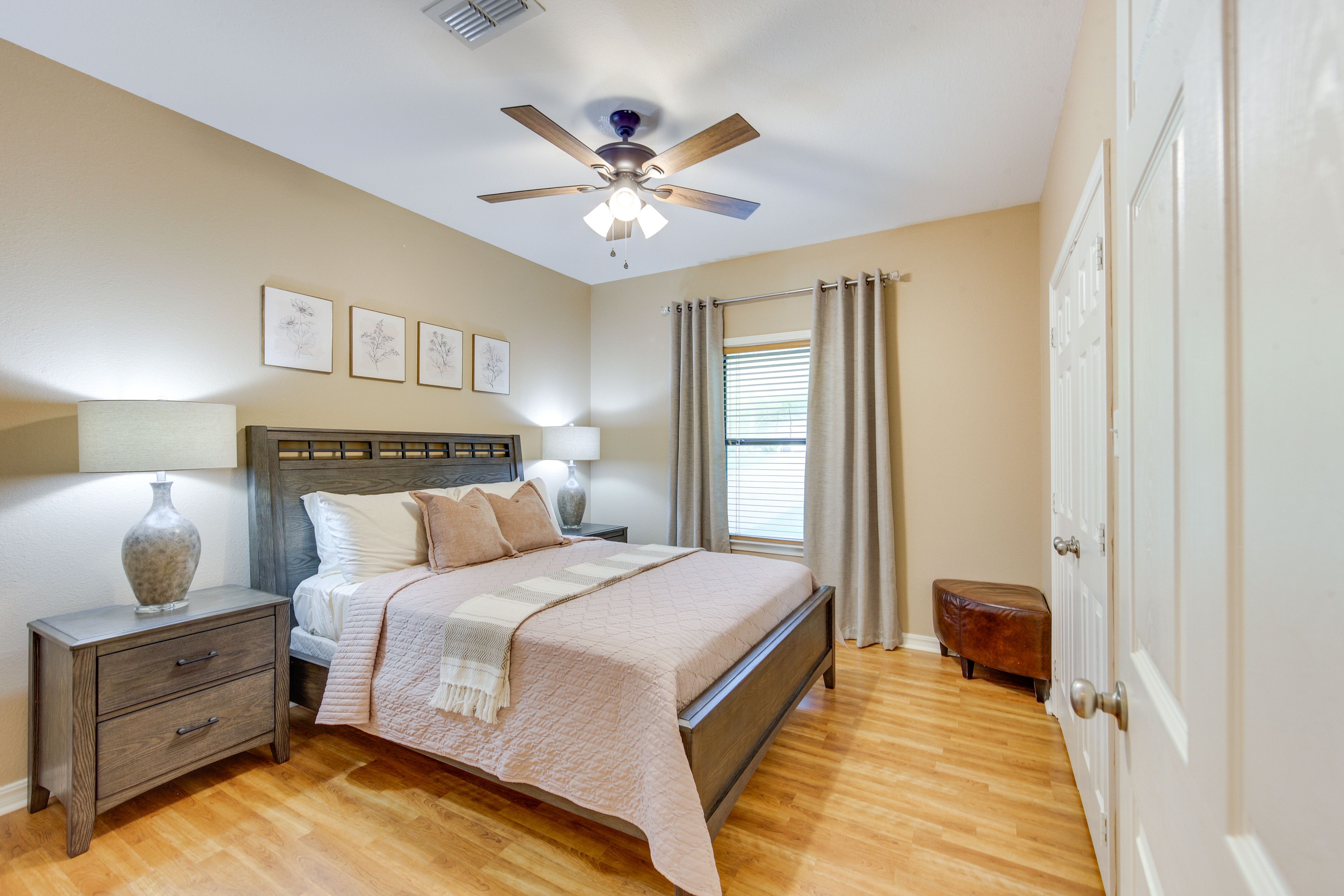 Bedroom 2 | 1st Floor | Queen Bed