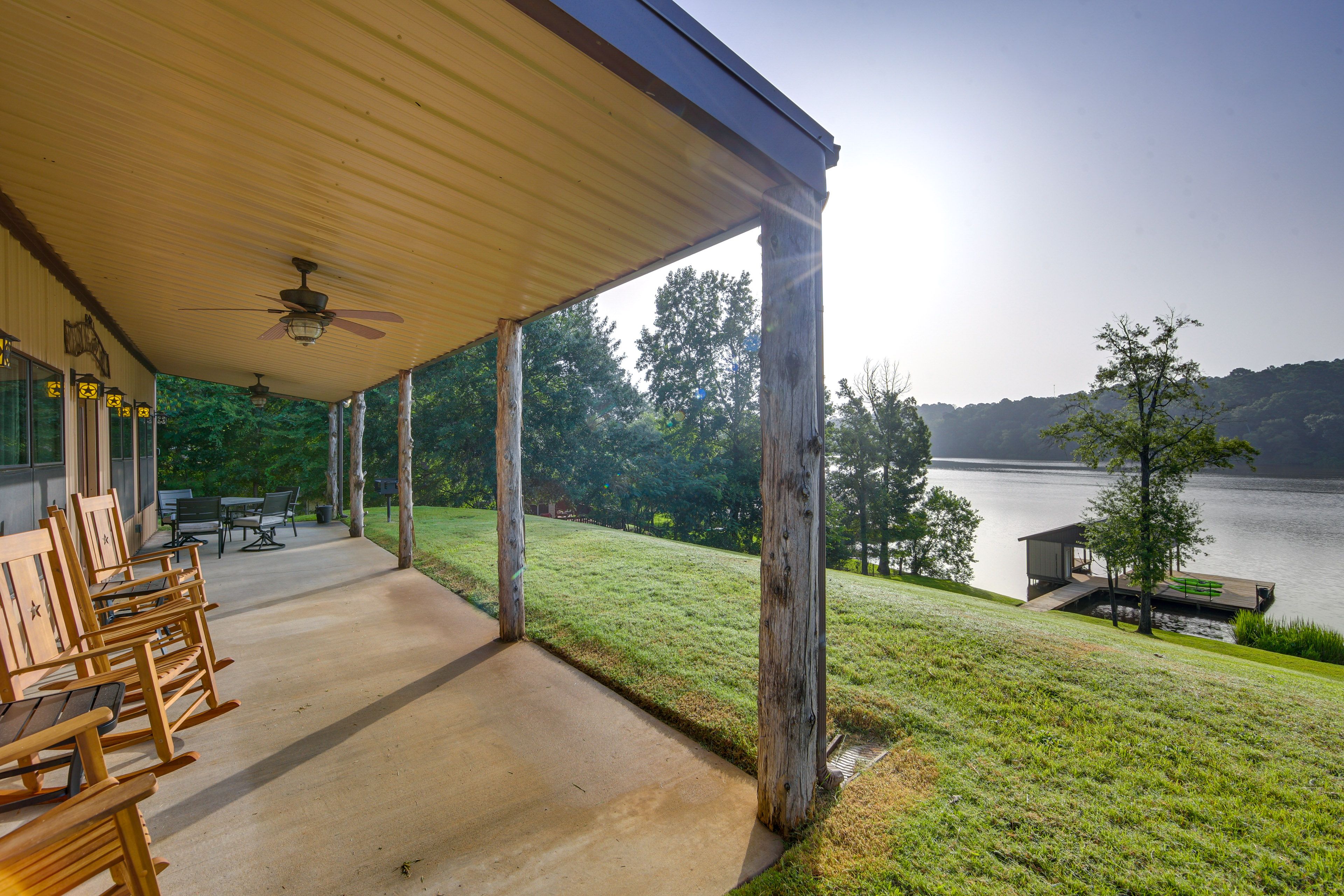Gladewater Vacation Rental | 1BR | 1BA | 1,200 Sq Ft | 1 Step Required