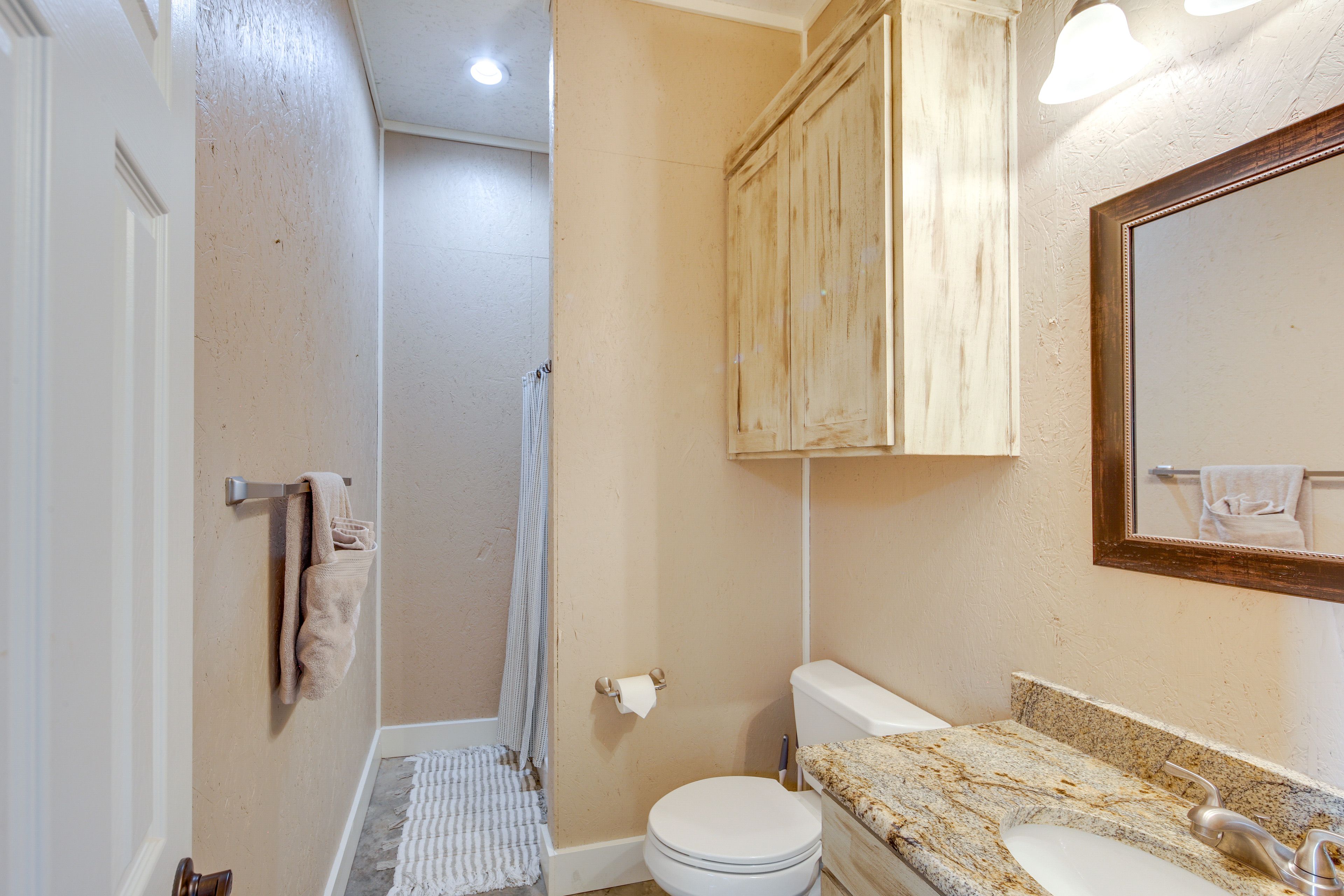 Full Bathroom | Towels Provided | Complimentary Toiletries | Hair Dryer