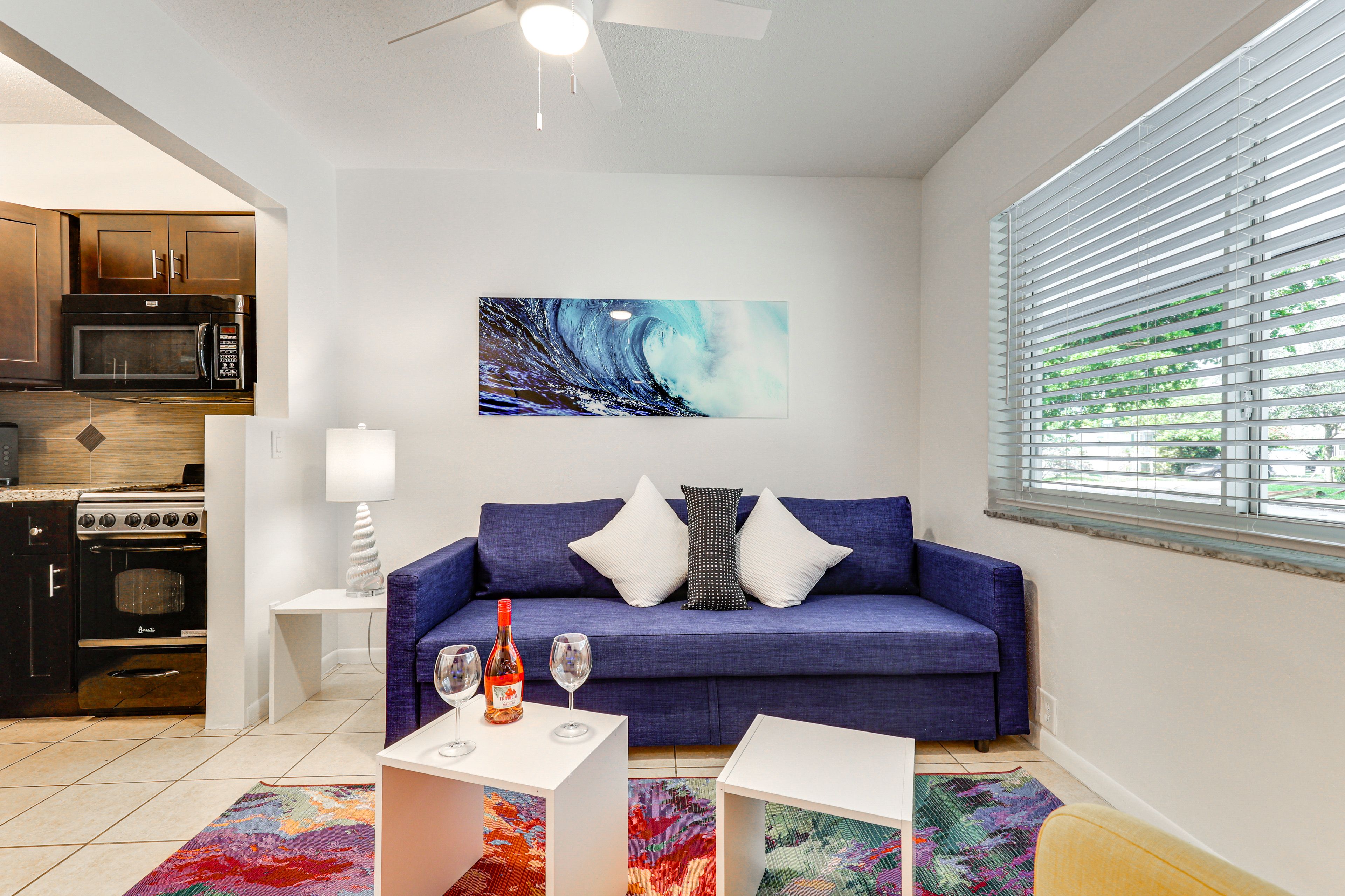 Living Room | Smart TV | Fireplace | Central A/C | Queen Sleeper Sofa