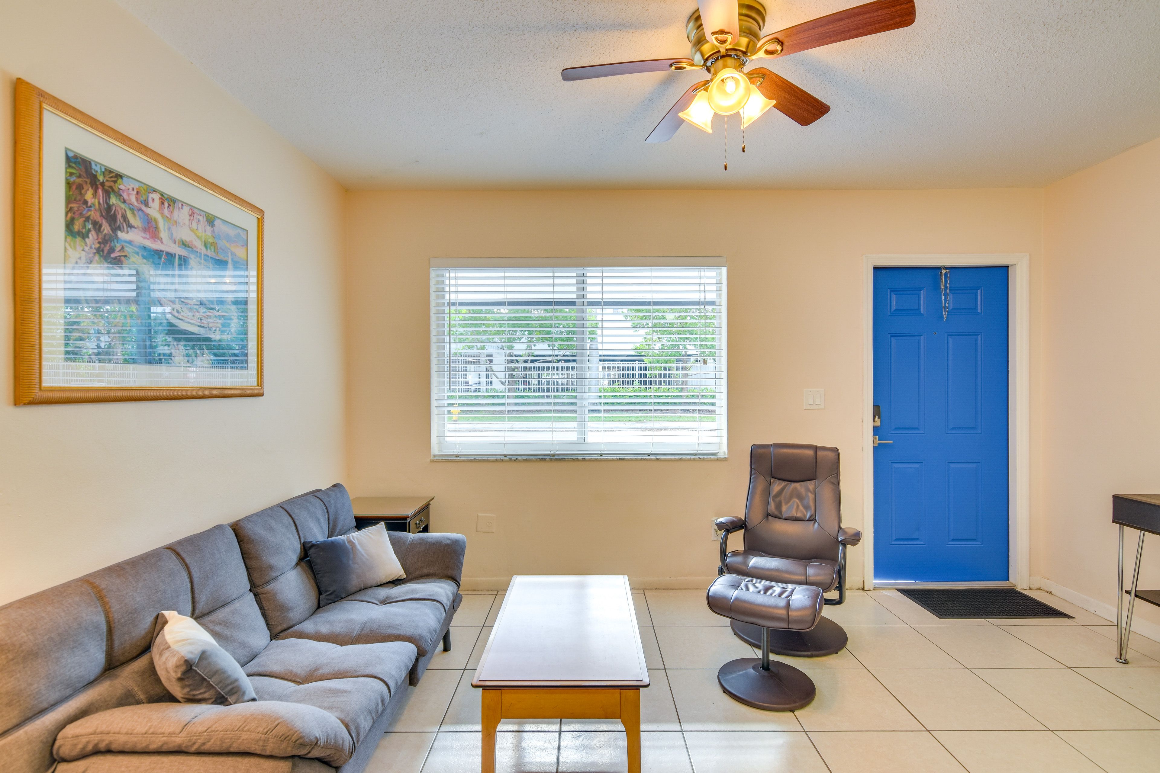 Living Room | Free WiFi | Central Heating & A/C