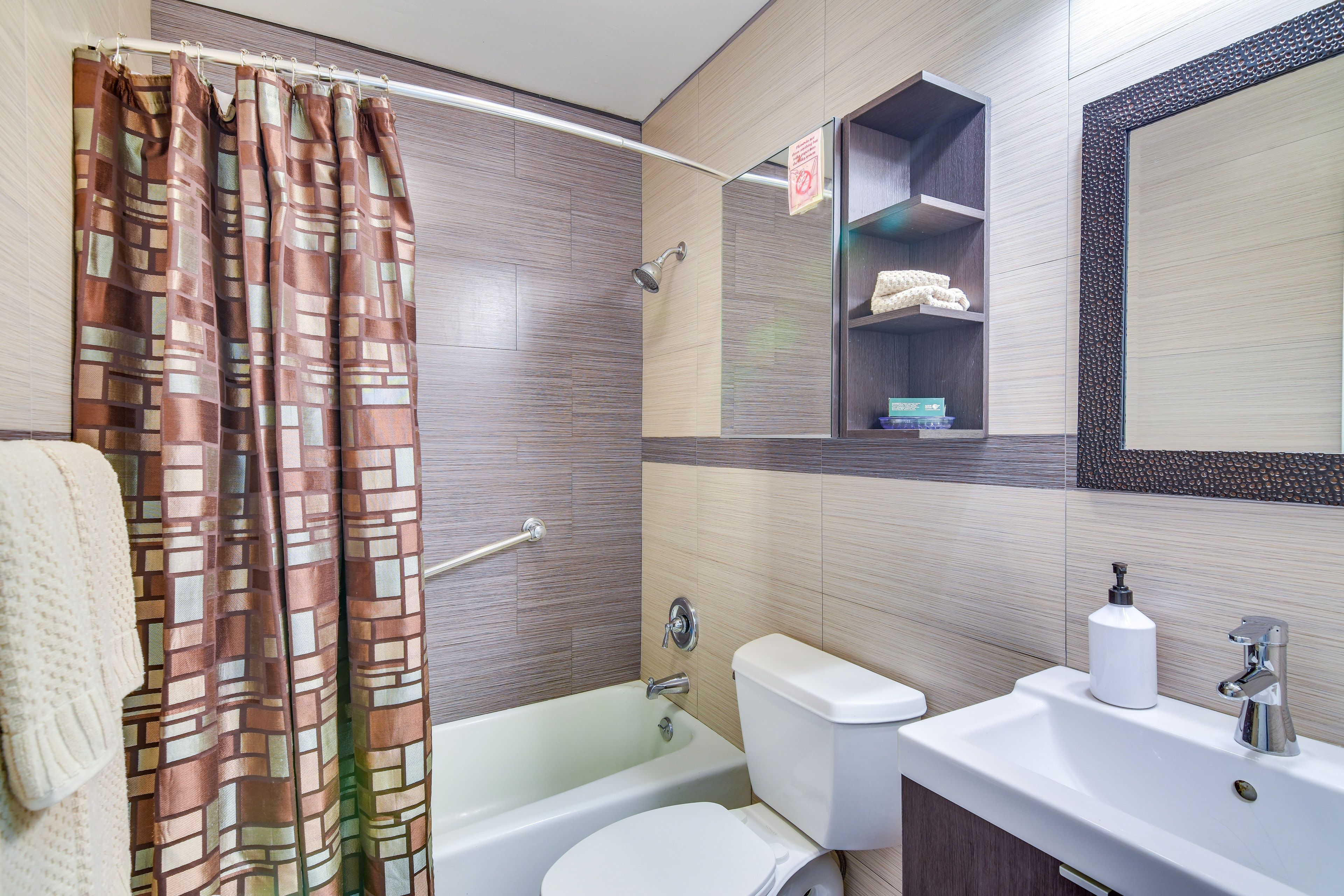Full Bath | Towels | Hair Dryer | Complimentary Toiletries