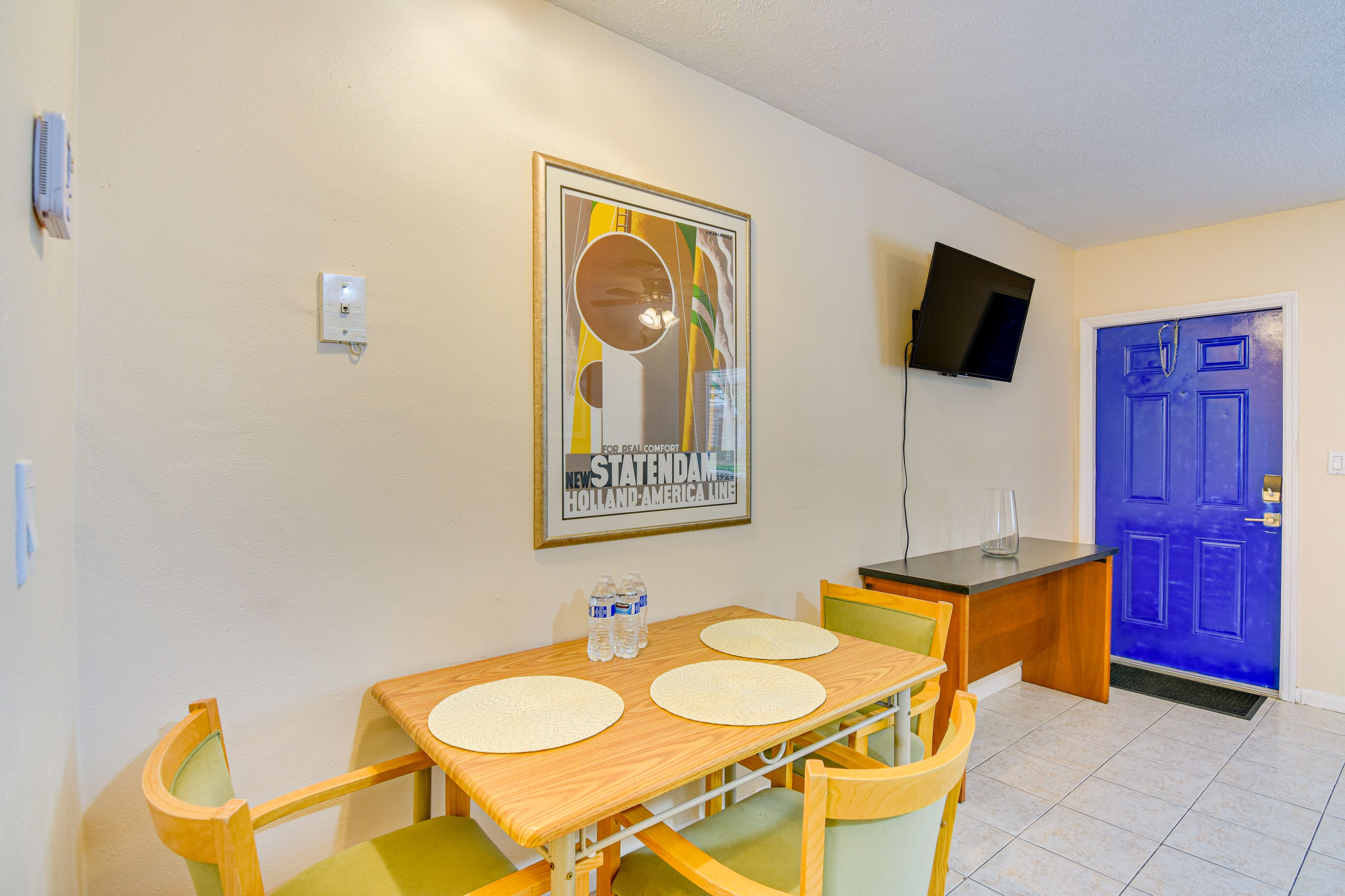 Dining Area | Dishware & Flatware