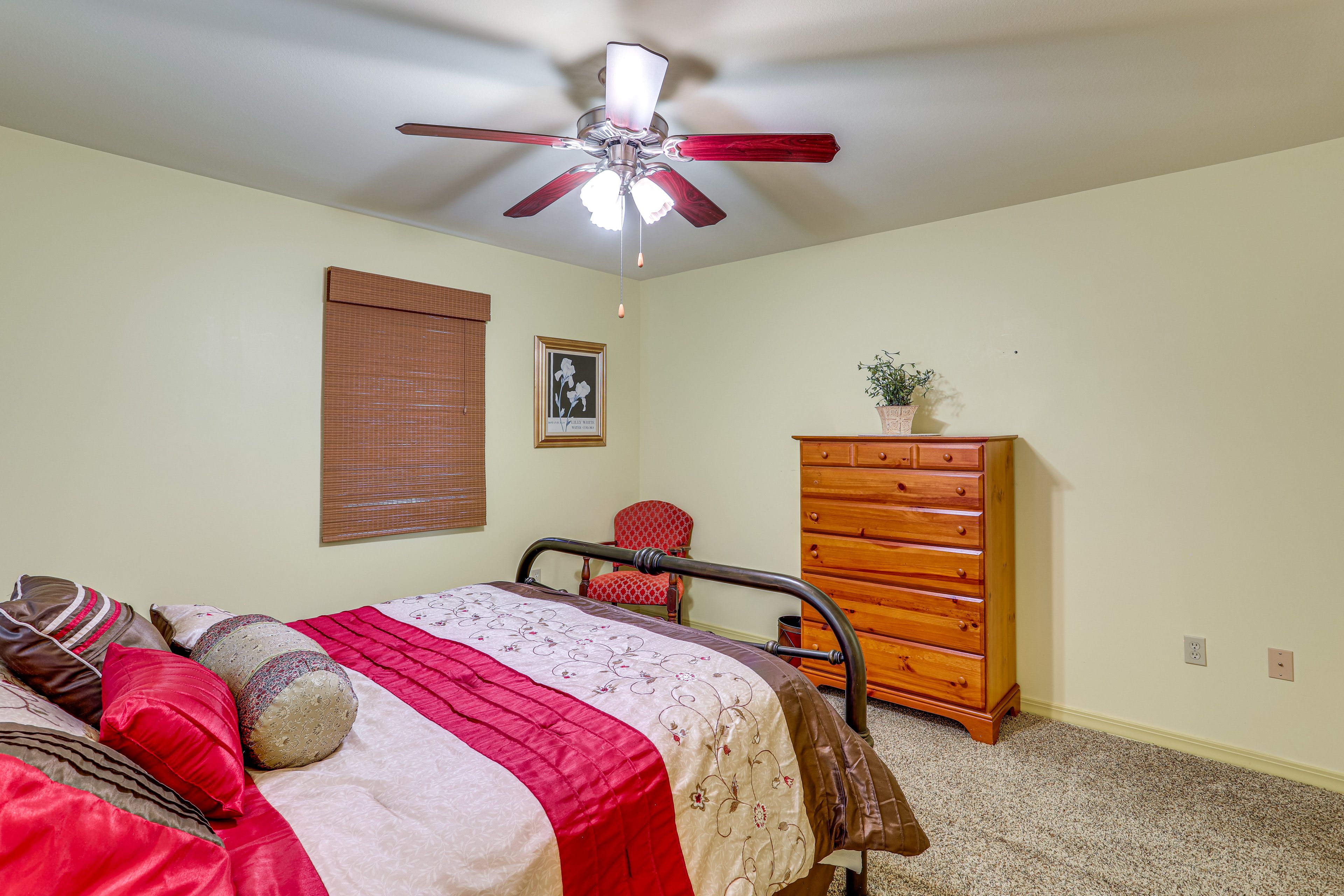Bedroom 1 | Queen Bed | Linens Provided | Main Floor