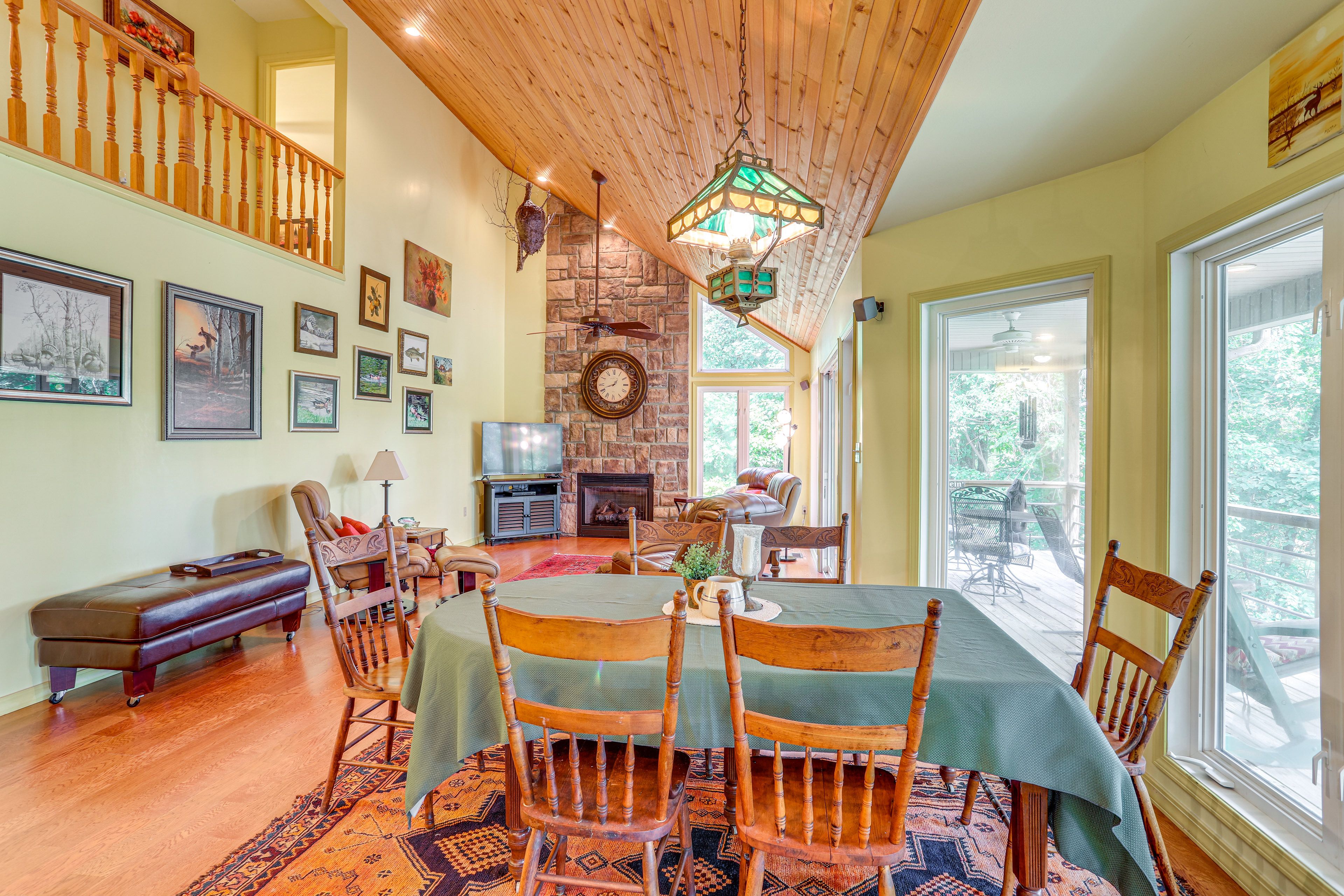 Dining Area | Dishware/Flatware Provided | Main Floor