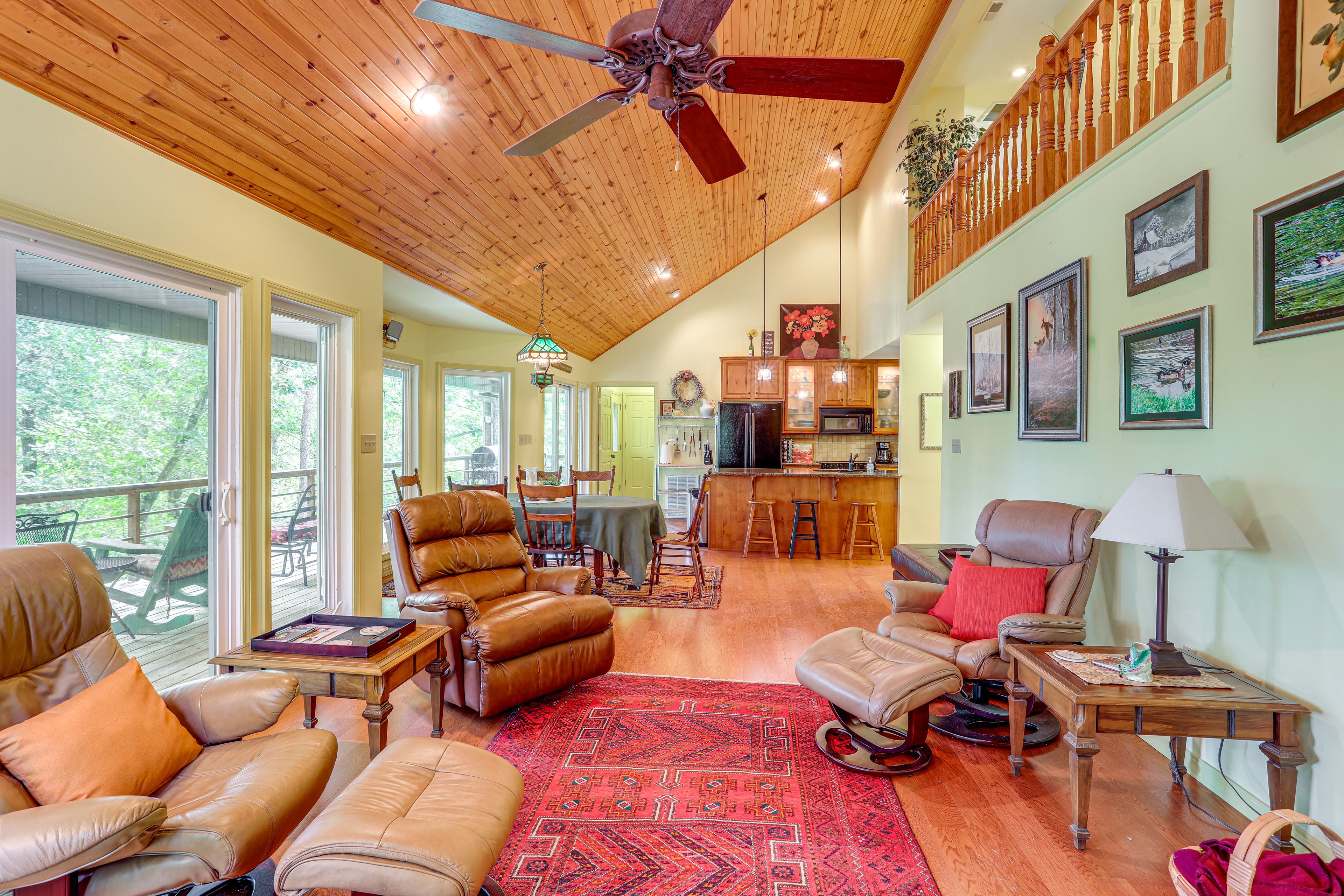 Living Room | Free WiFi | Central Heating & A/C | Smart TV | Main Floor