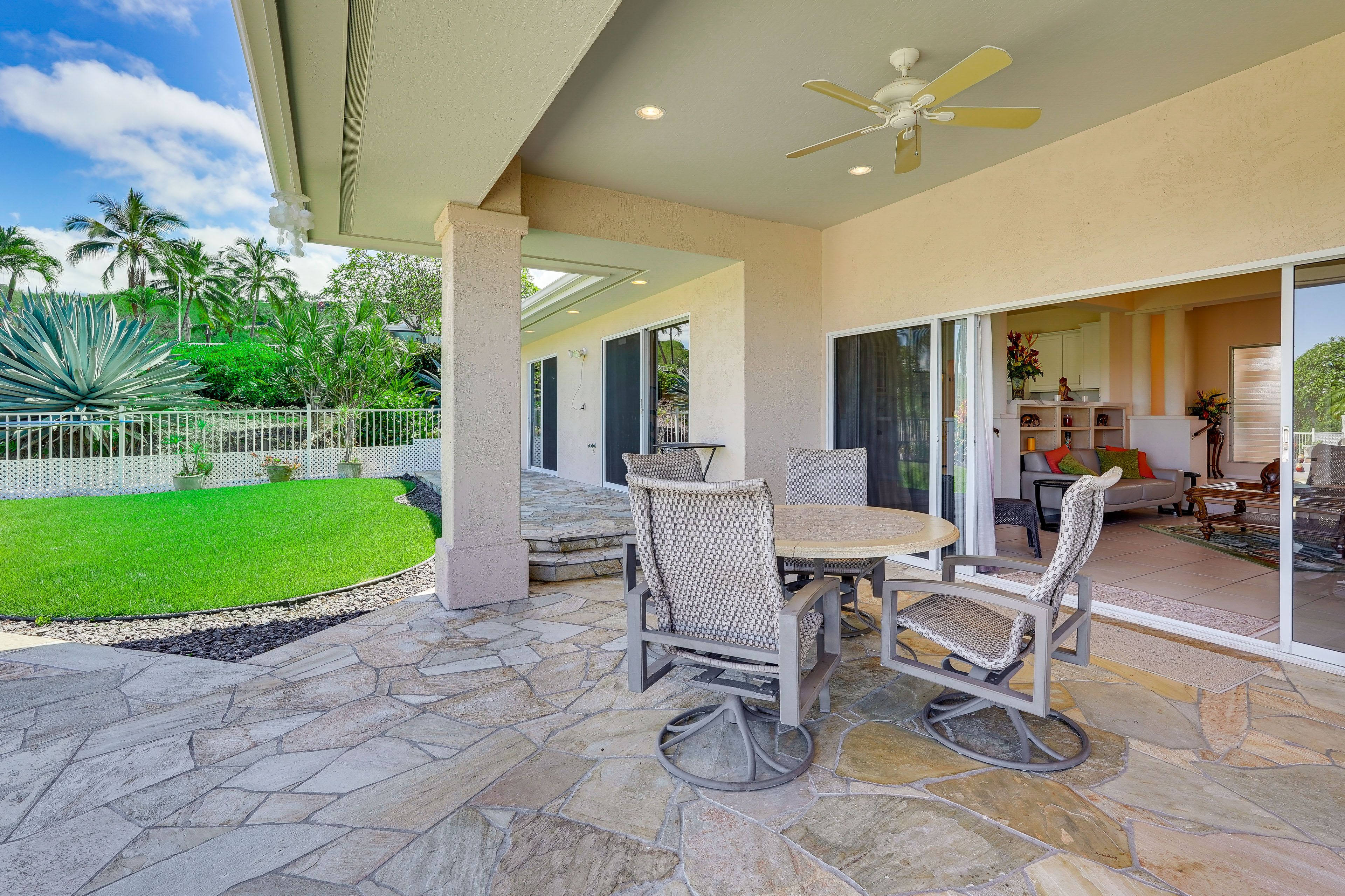 Lanai | Dining Area