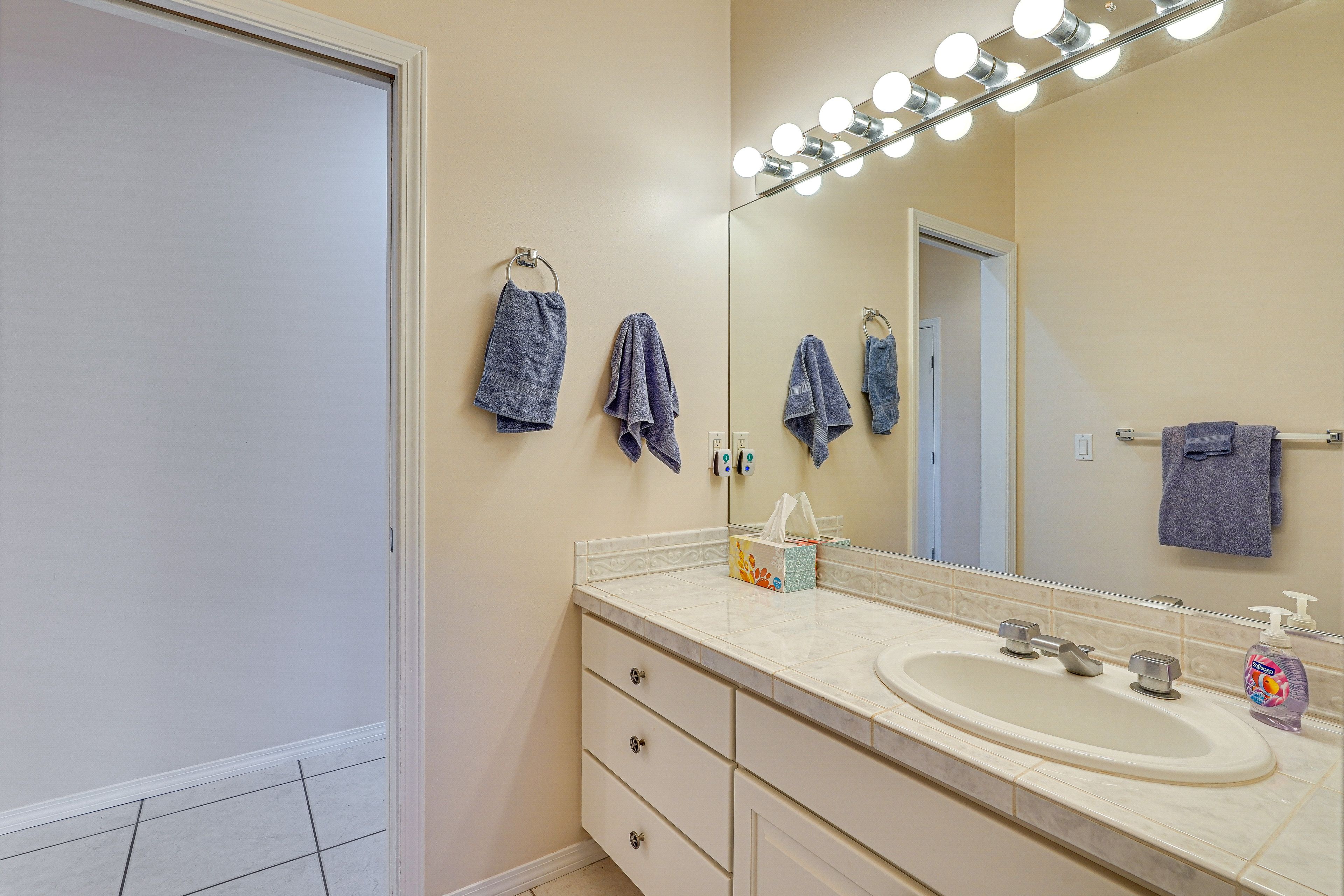 Full Bathroom | Complimentary Toiletries