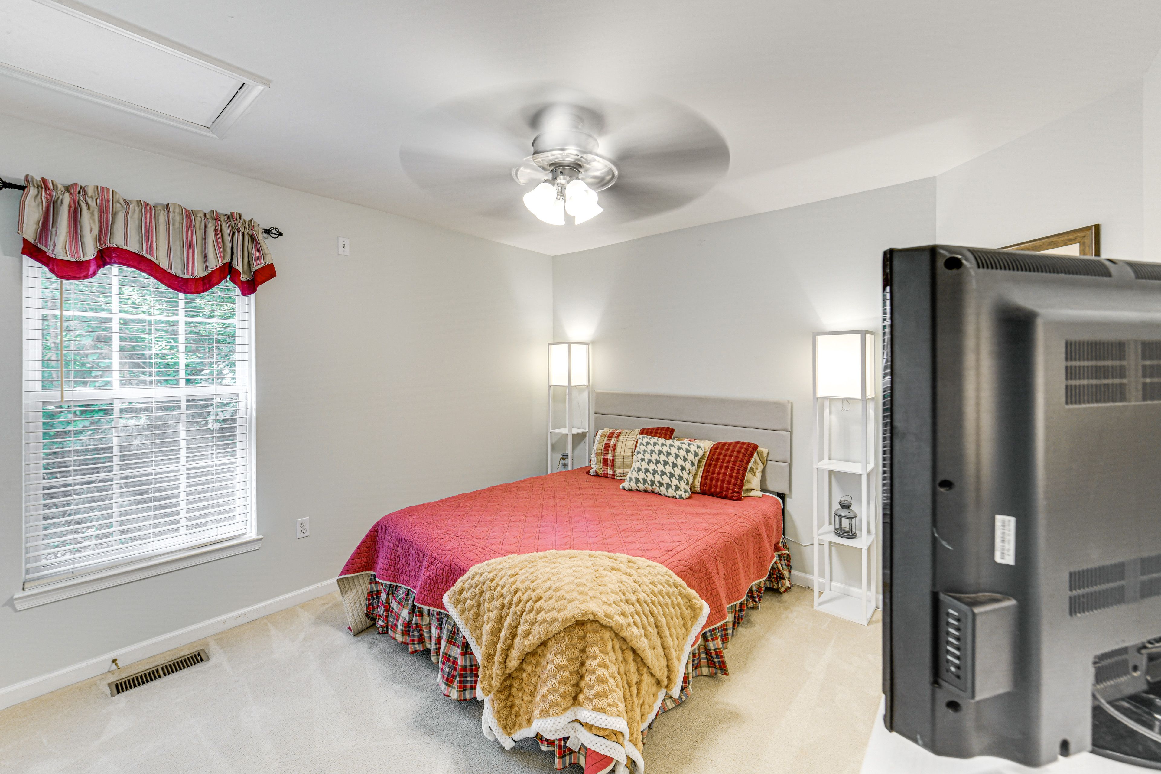Bedroom 2 | Queen Bed