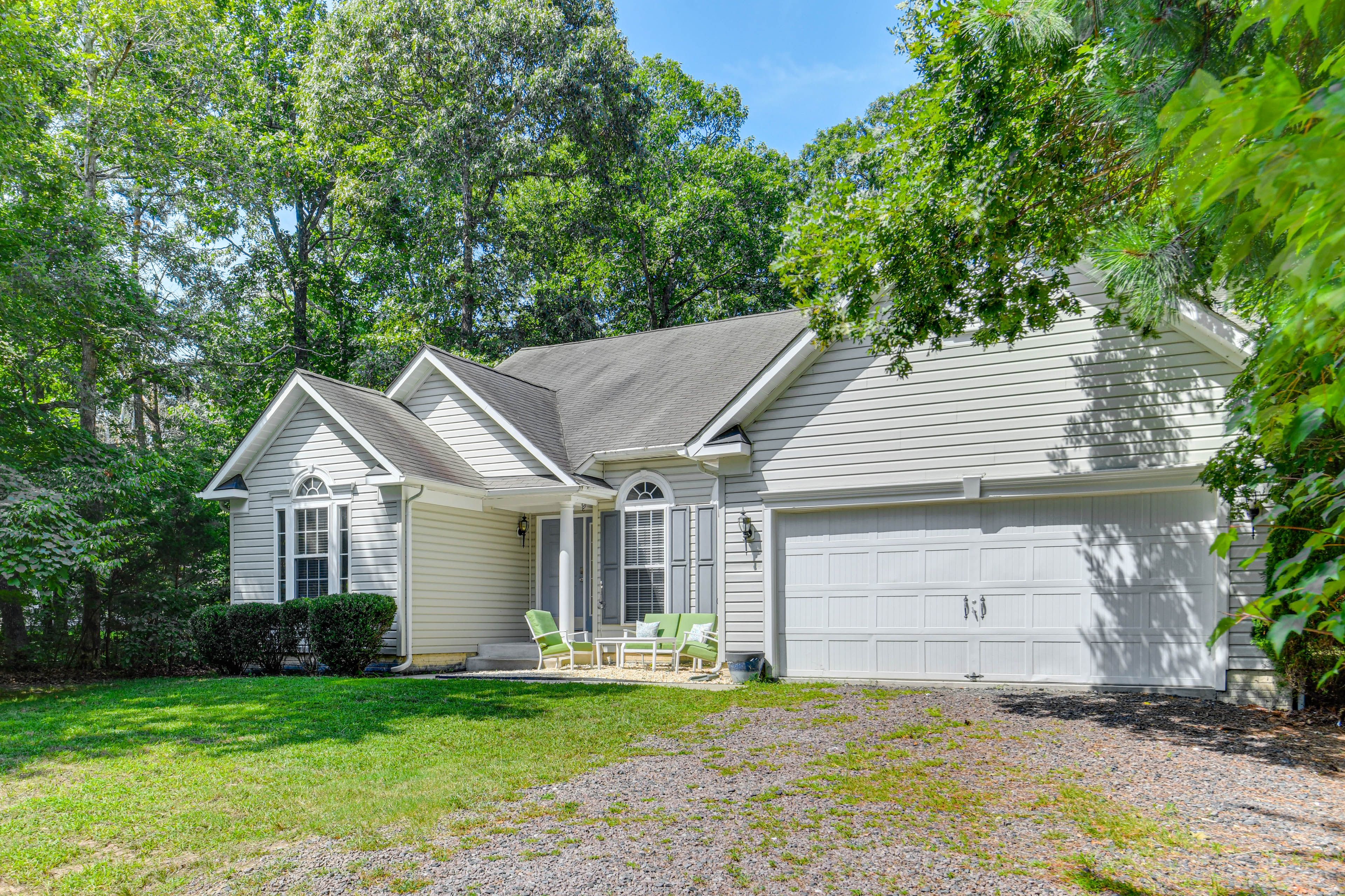 Exterior | Driveway (3 Vehicles)