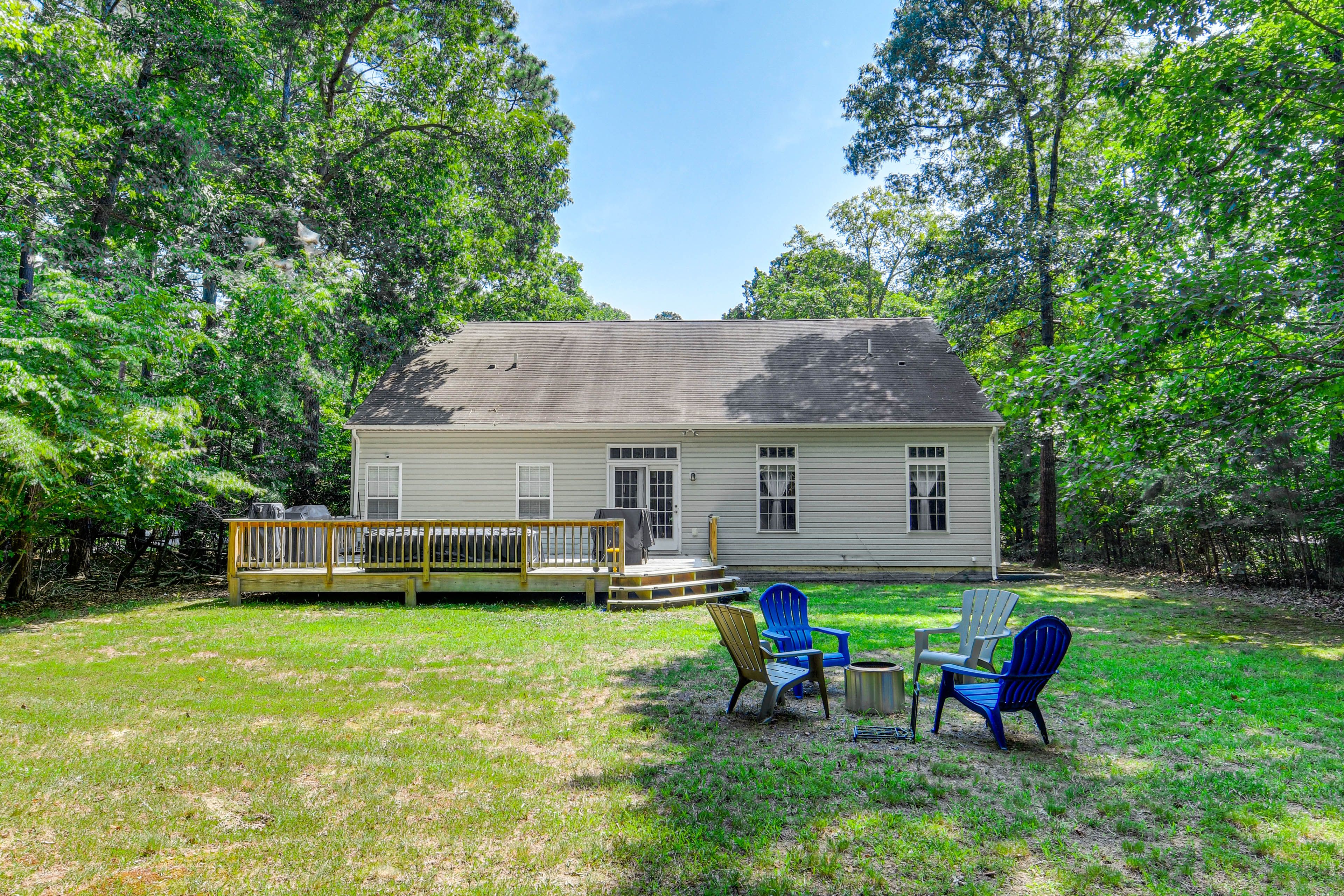 Backyard | Fire Pit | Private Deck